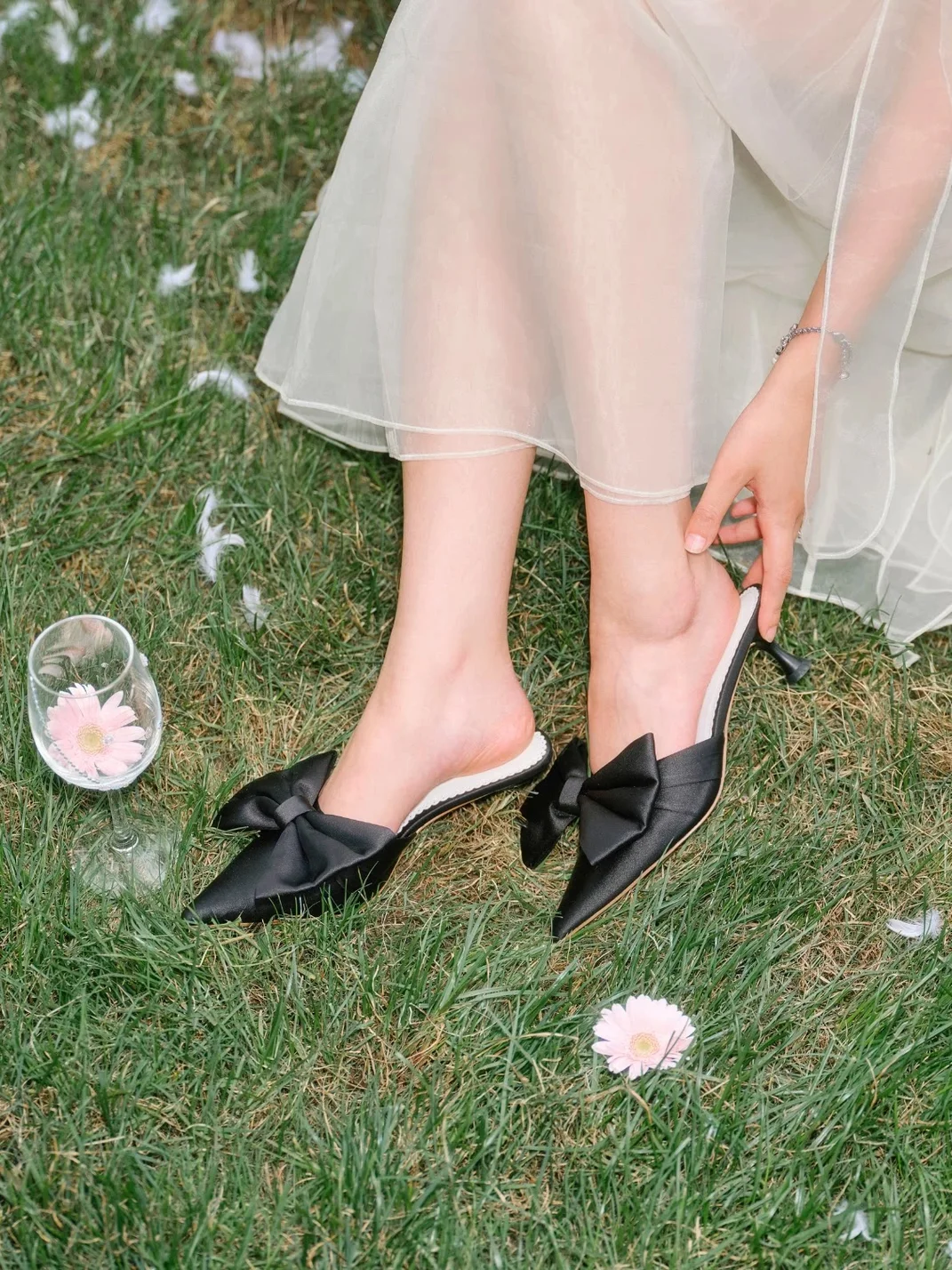 Concept Neun | Pointed Toe Bow Heels