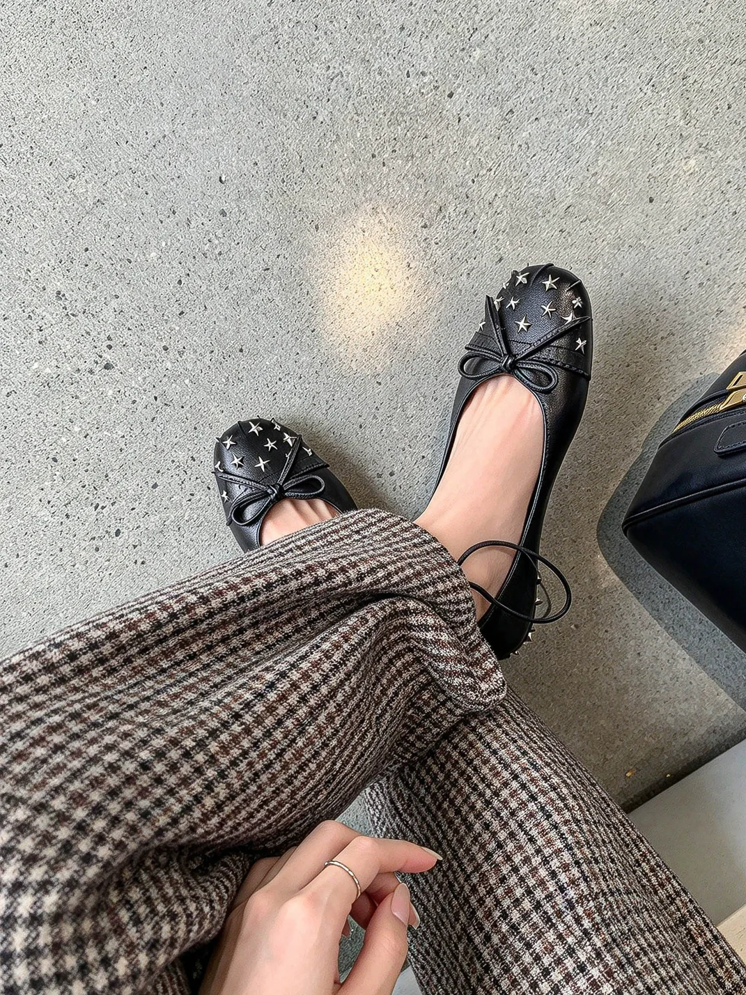 In lucky | Round-Toe Star Stud Bow Ballet Flats