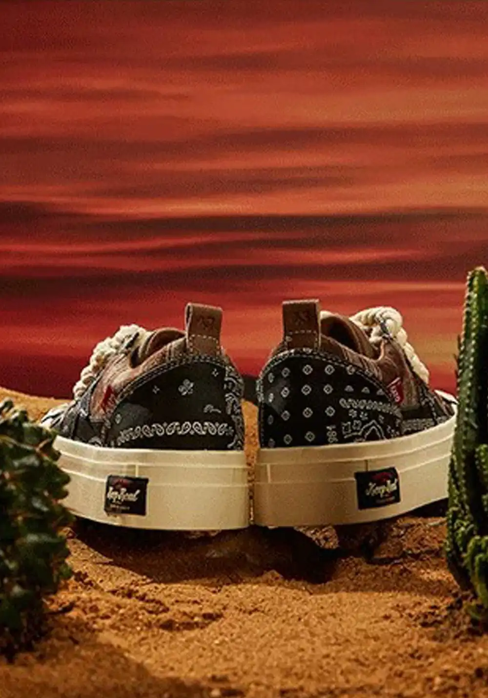 KAALIXTO丨Star Canvas Shoes-Paisley