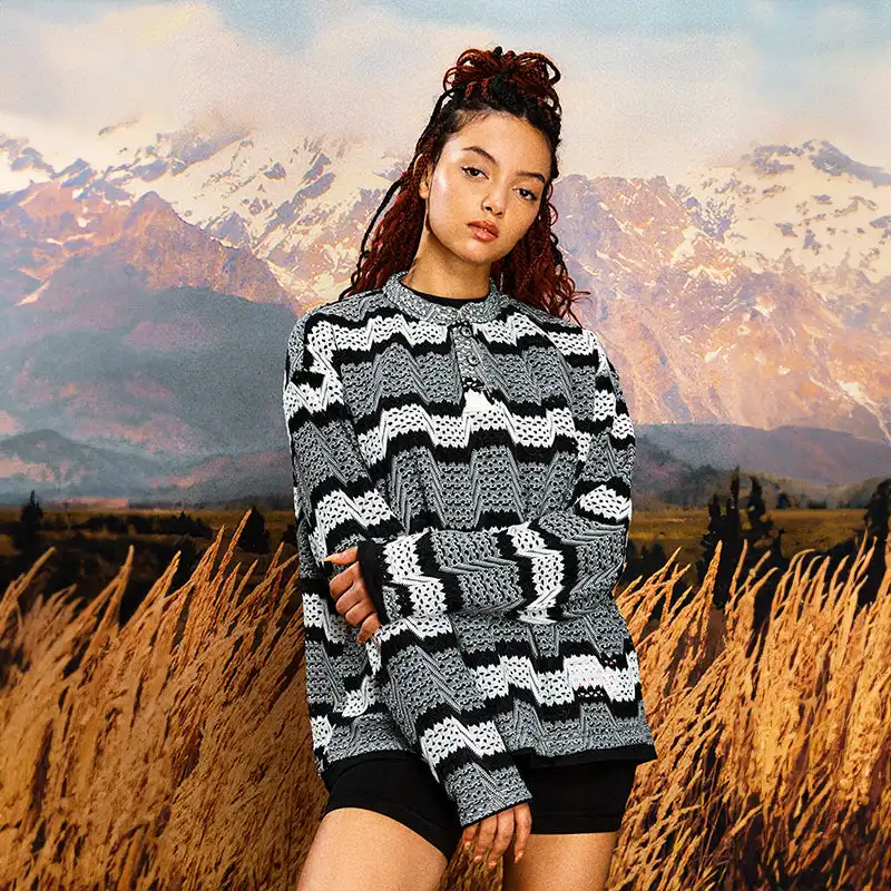 YADcrew丨Cutout Geometric Stripe Henley Collar Long Sleeve