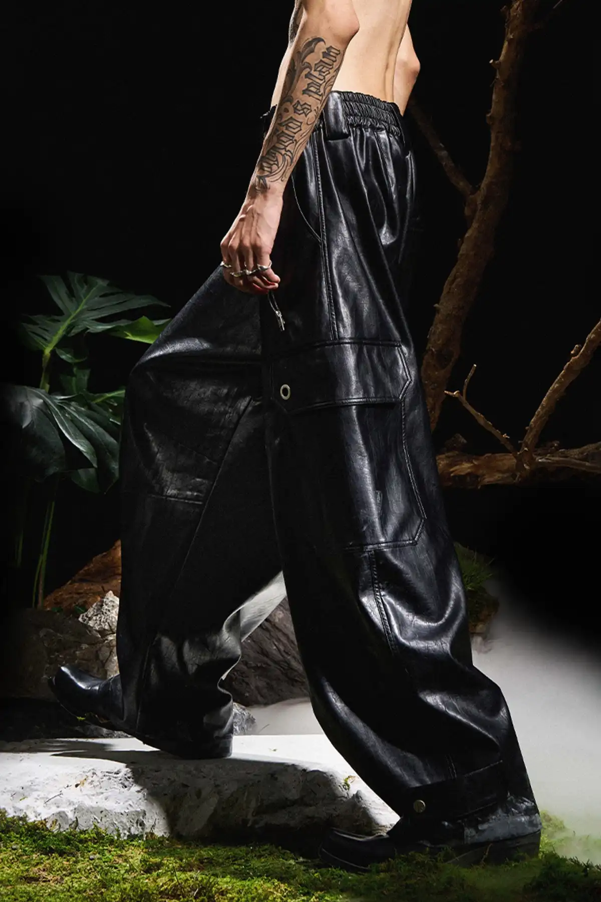 RELABEL丨Pleated Tapered Leather Pants
