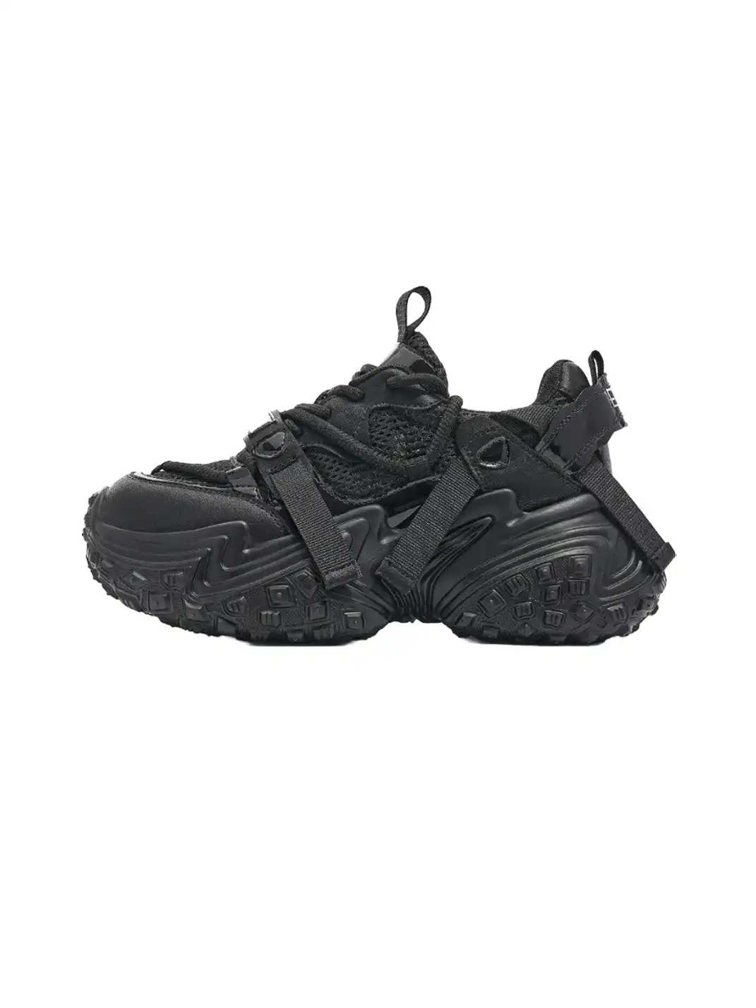 EBLAN丨Racing Tire-Inspired Sneakers