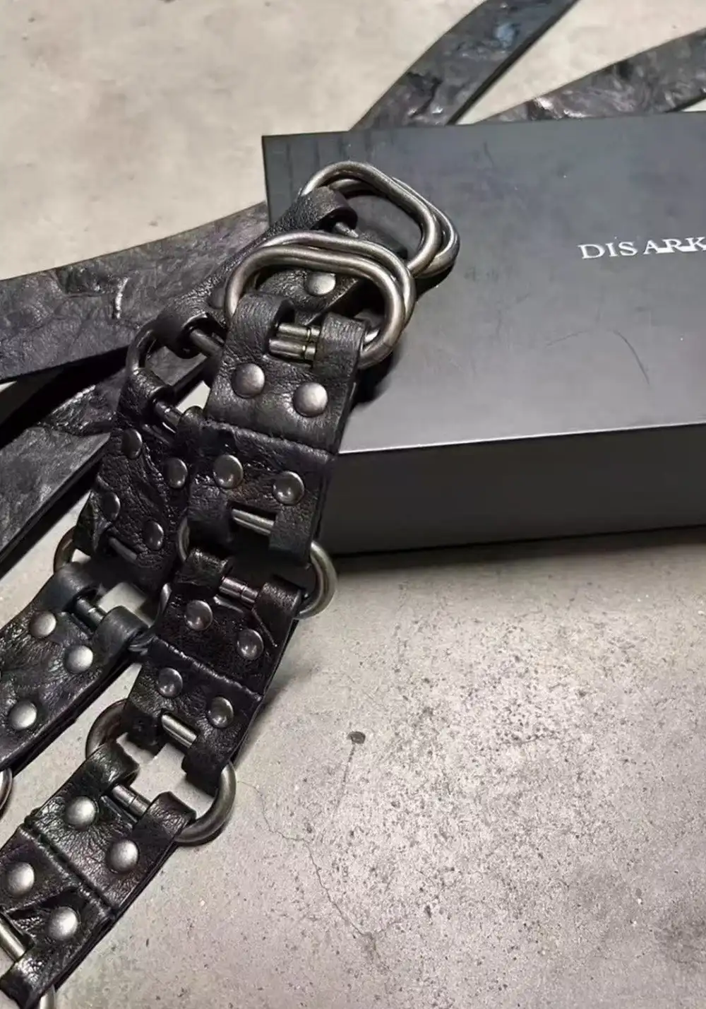 Disark│Crinkled Textured Sheepskin Belt