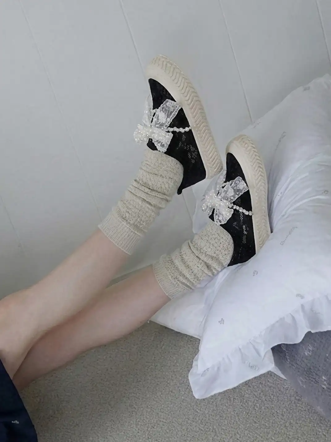 C.BANNER丨Fabric Niche Romantic Pearl Wear-resistant Low-top Sneakers