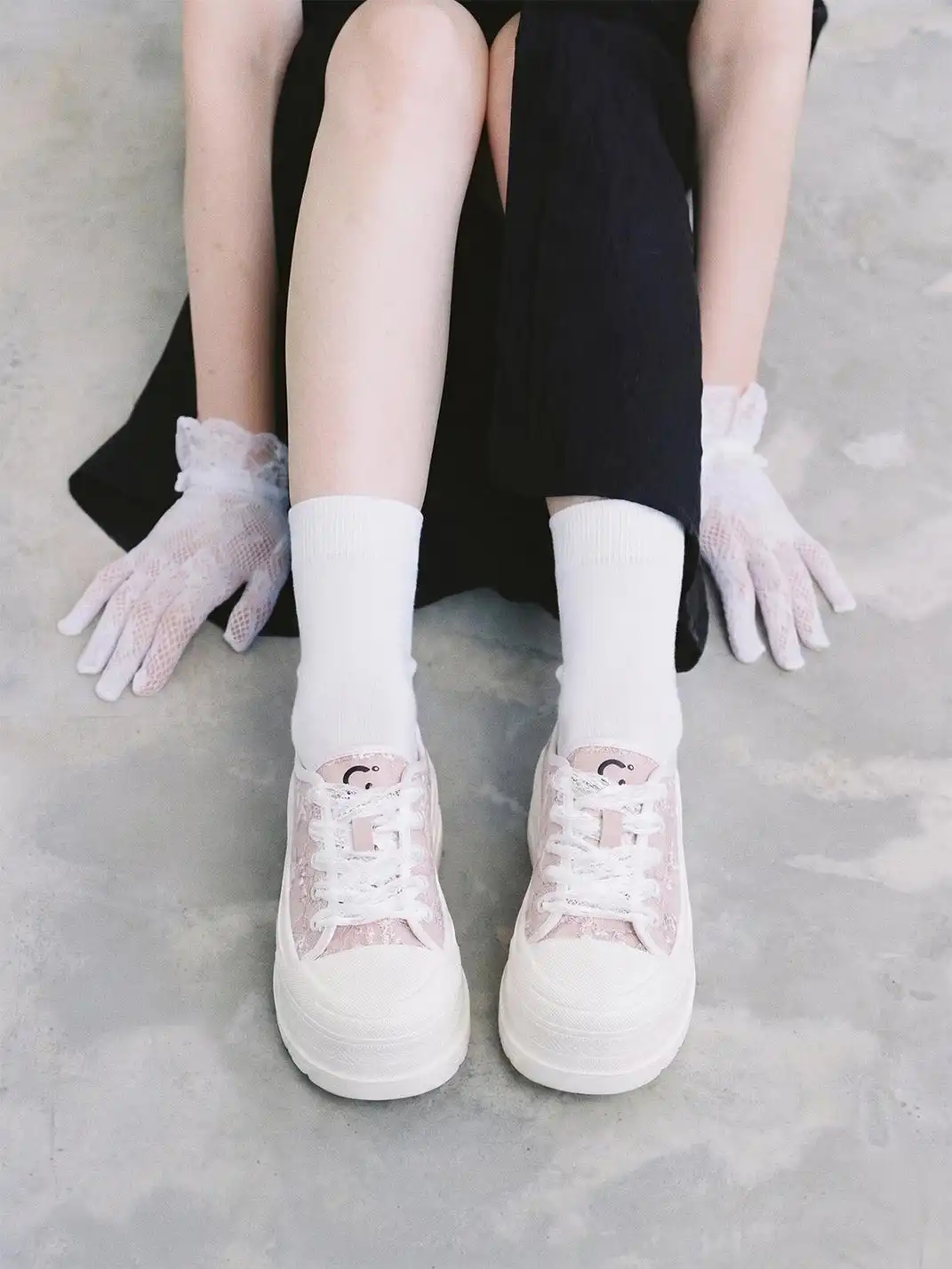 C.BANNER丨Blush Lace Walking Shoes