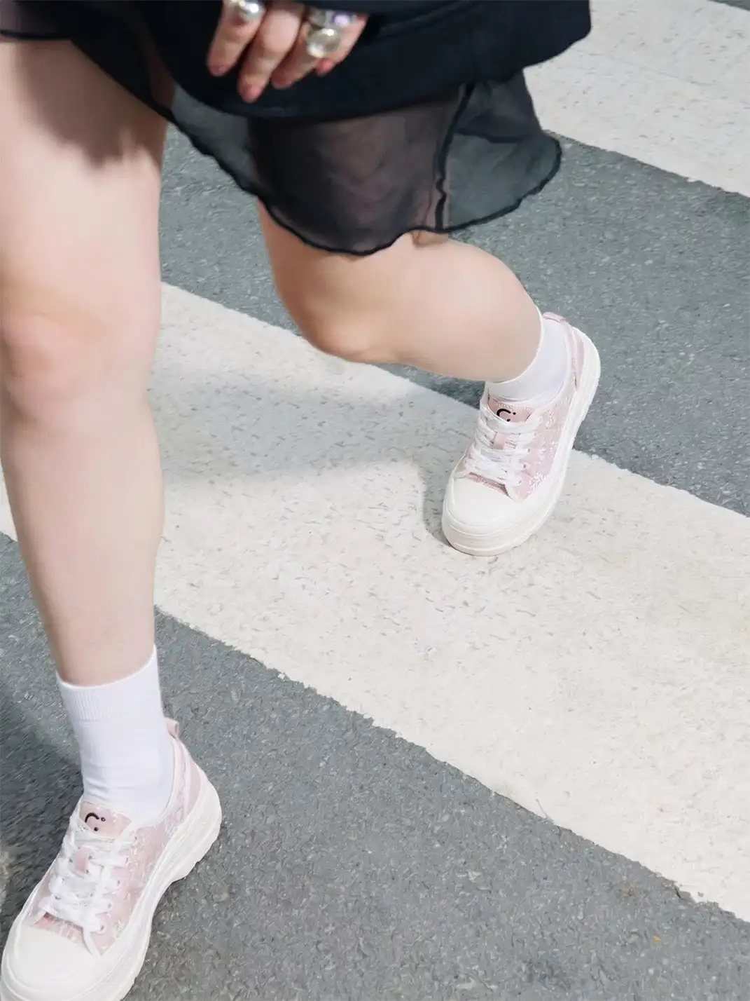 C.BANNER丨Blush Lace Walking Shoes