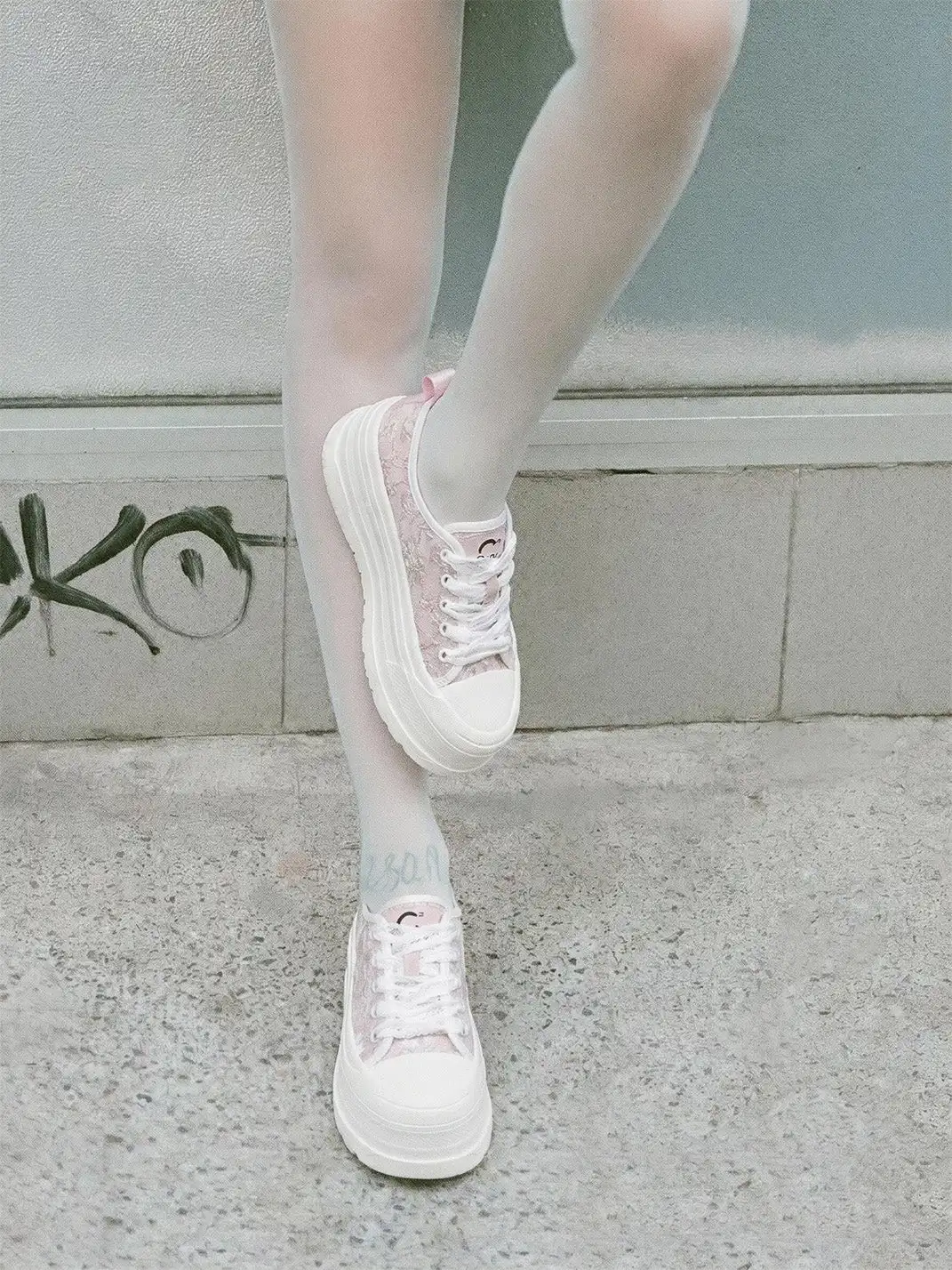 C.BANNER丨Blush Lace Walking Shoes