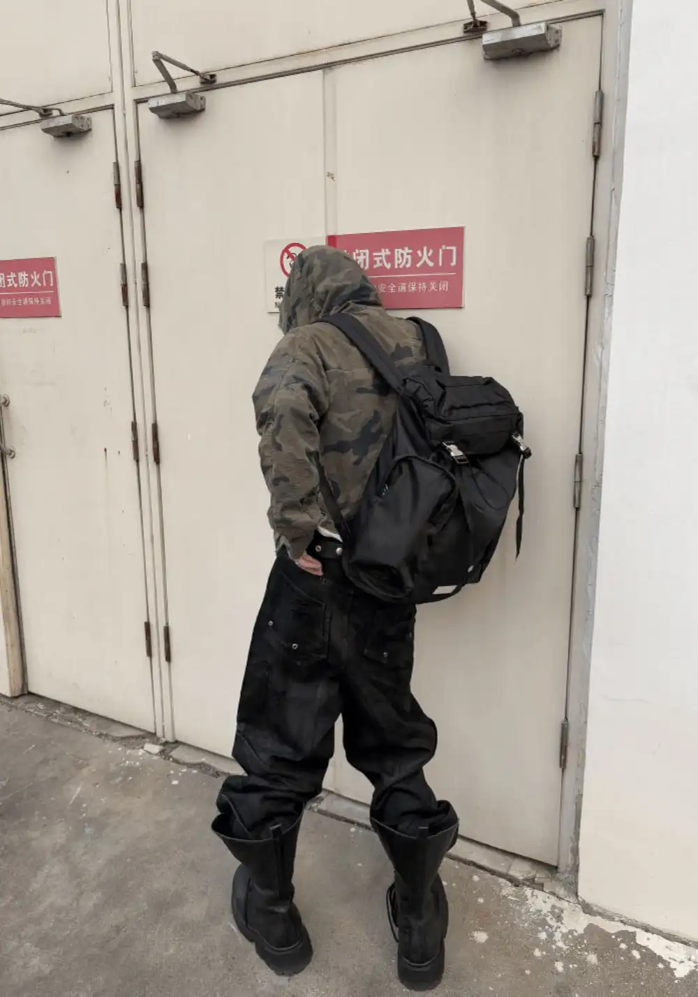 GOJOYJINNI丨Armor Patch Distressed Biker Jeans