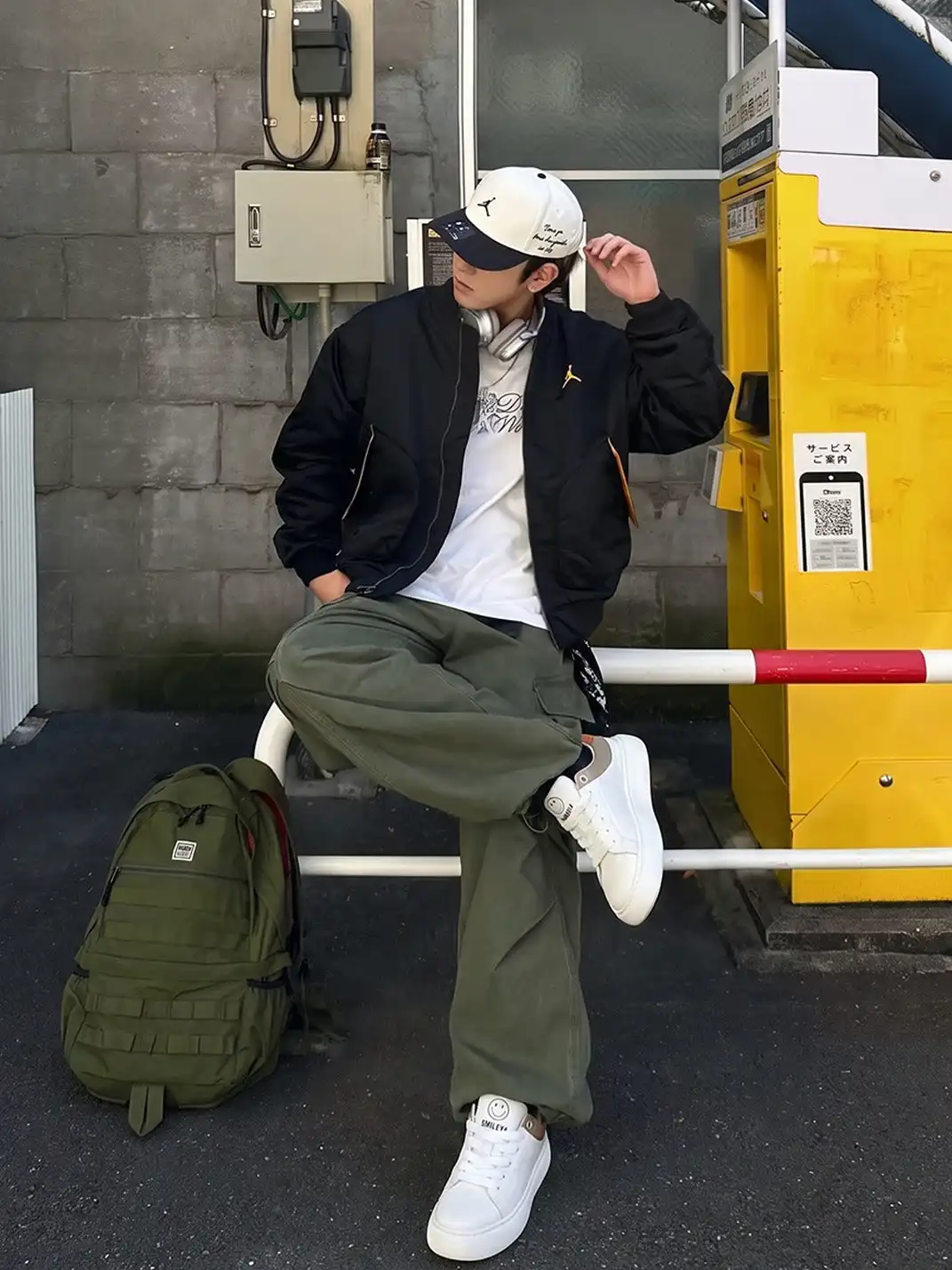 SMILEY丨Men's Lightweight Smiley Leather Sneakers