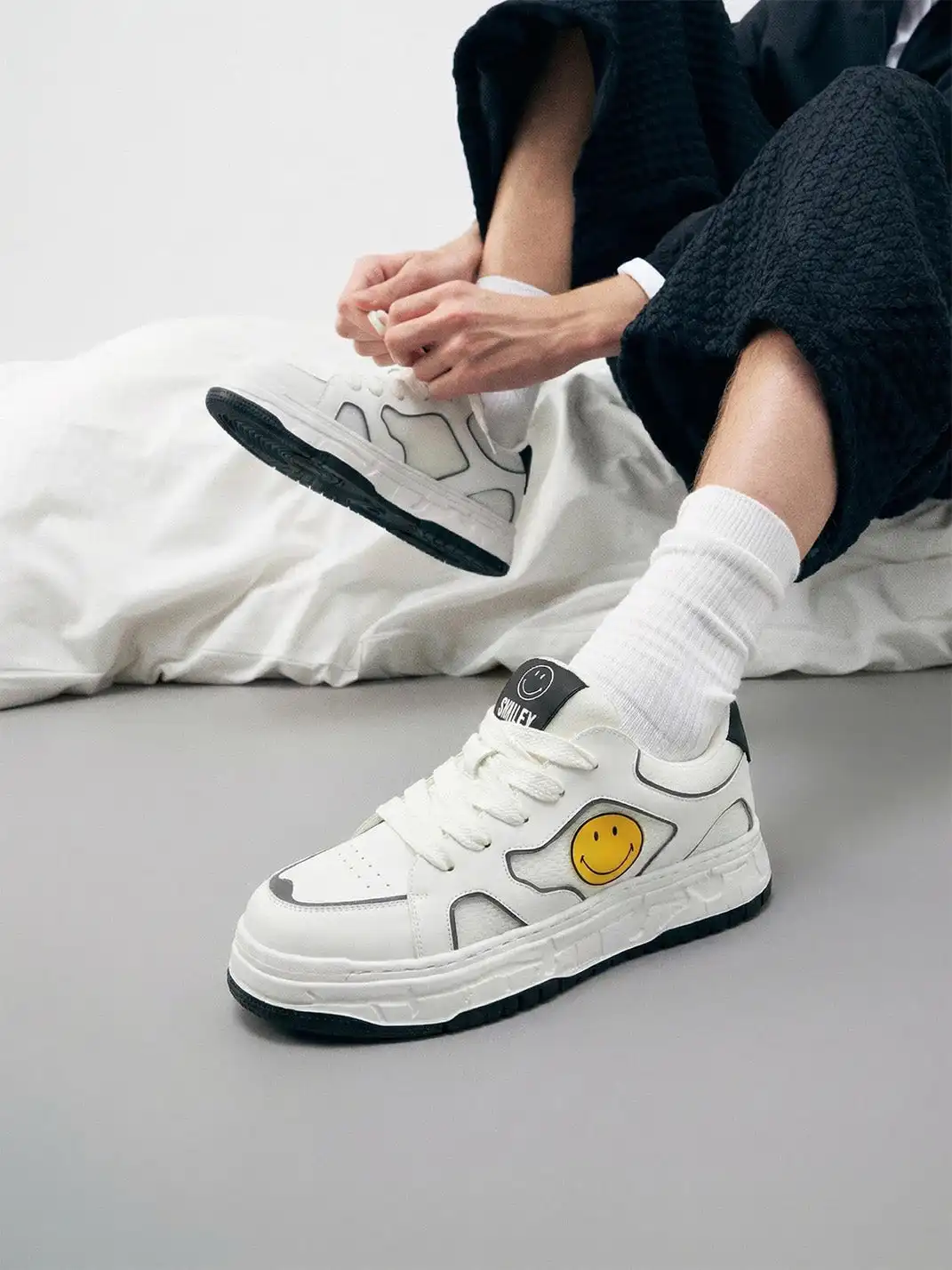 SMILEY丨Fabric-Leather-Mesh Breathable Sports Casual Shoes (White)