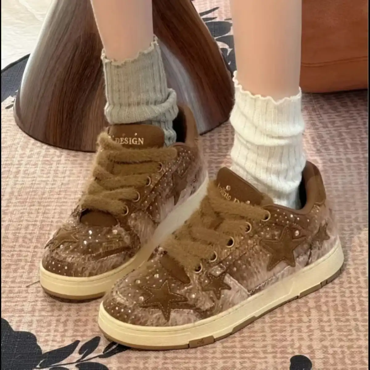 KAALIXTO丨Gradient Brown Fuzzy Star Sneaker