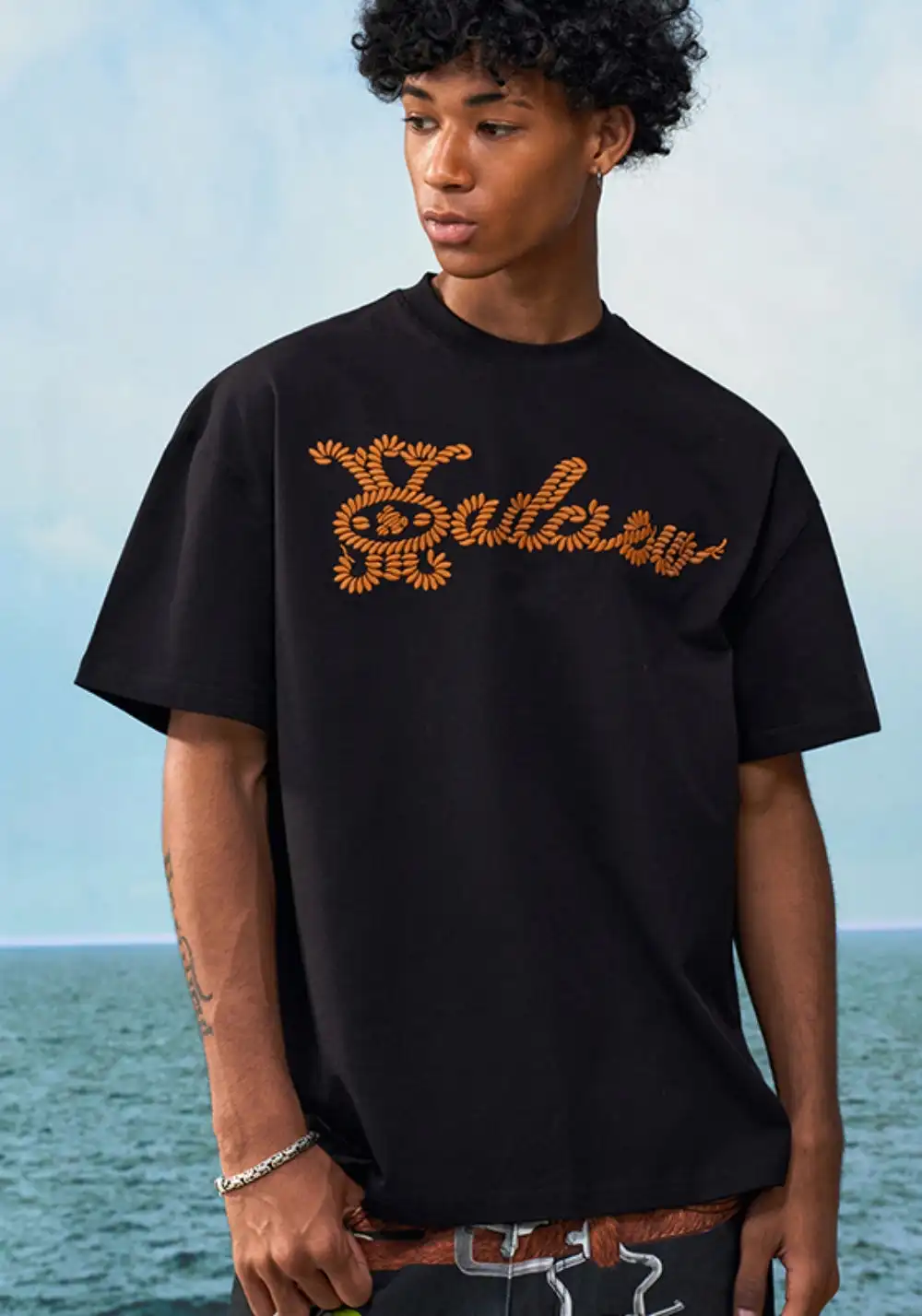 YADcrew丨YADcrew Knot-Embroidered Logo Tee-Black