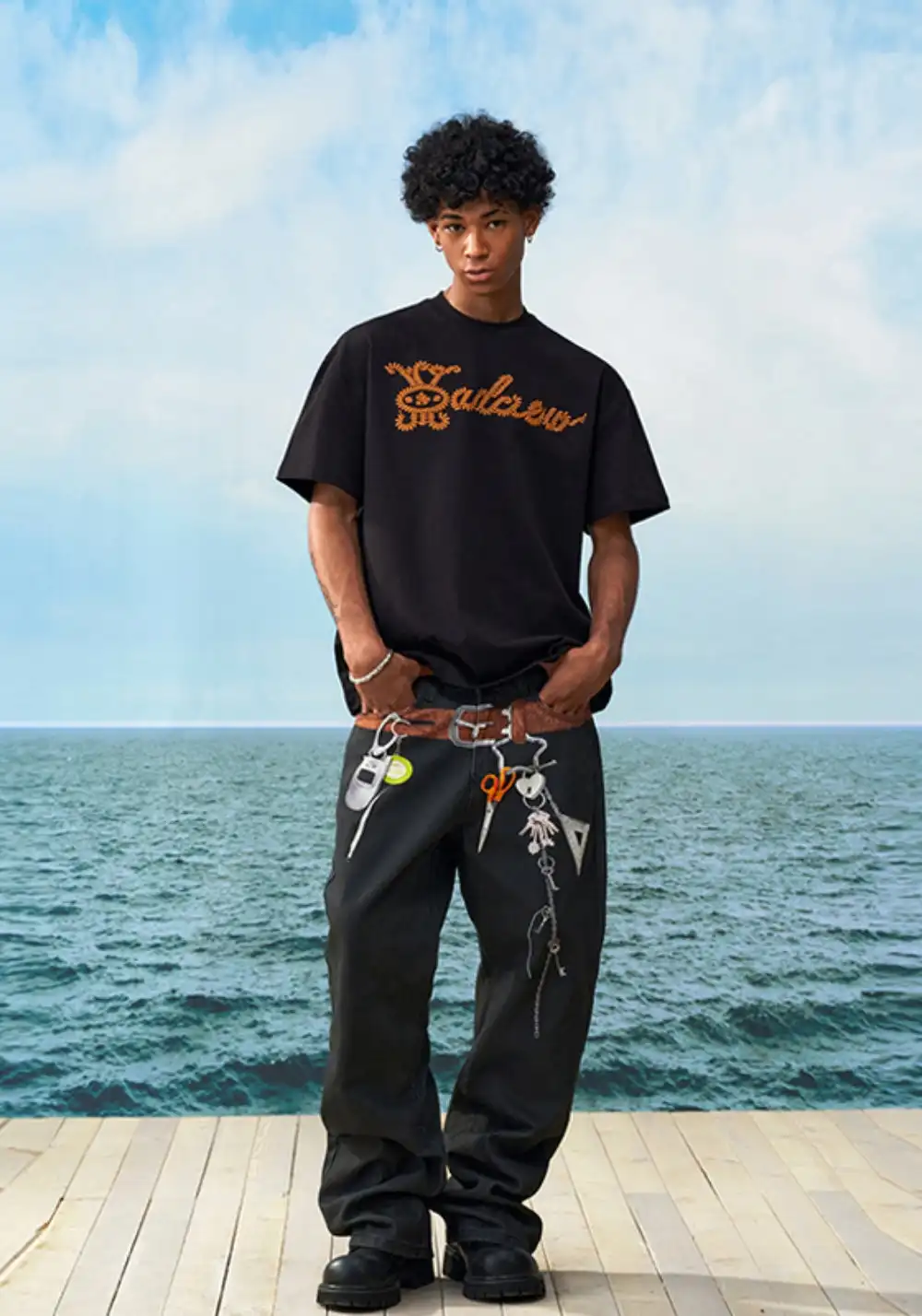 YADcrew丨YADcrew Knot-Embroidered Logo Tee-Black