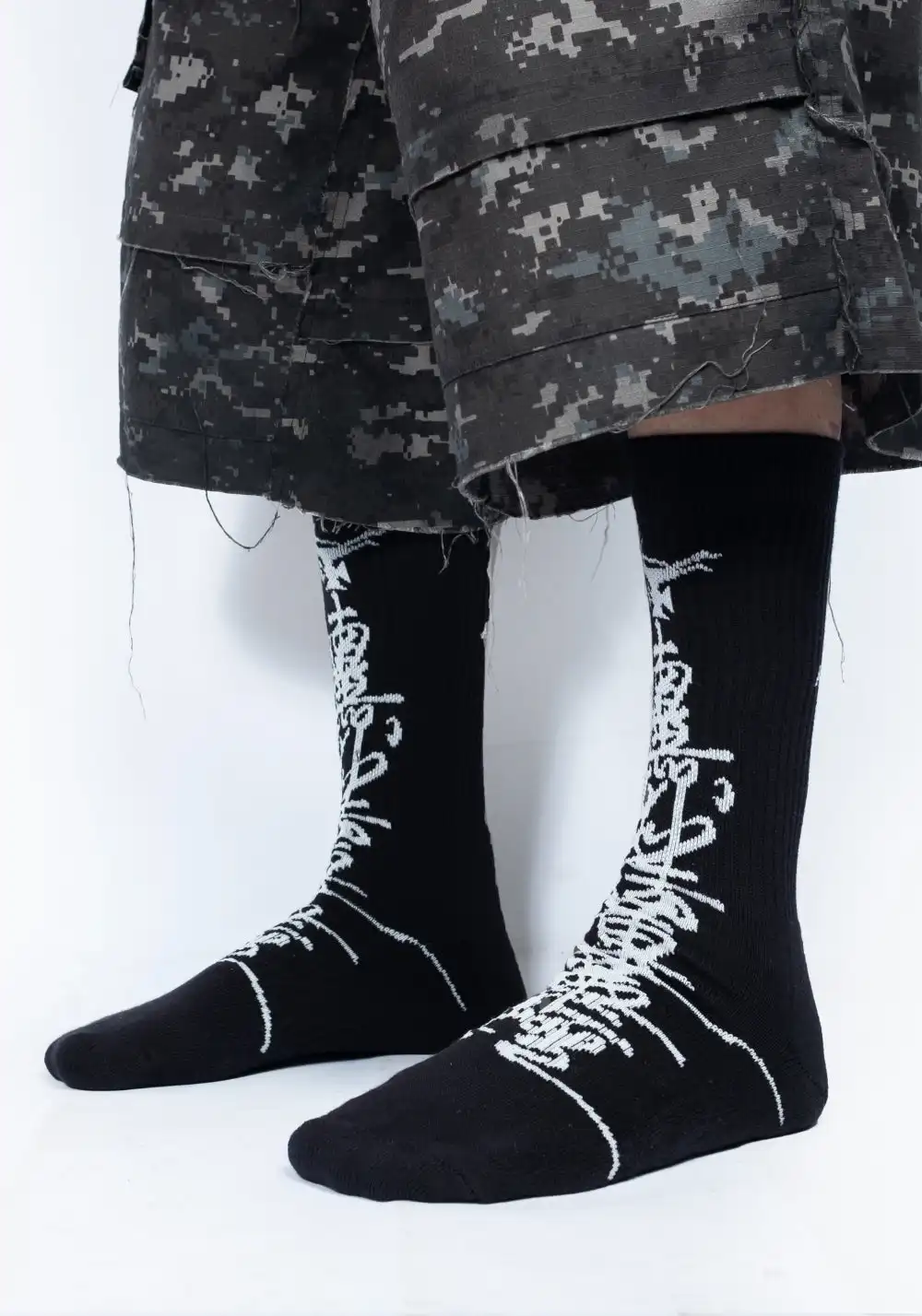 FVVO丨“ ART IS NOT A CRIME ” SOCKS-Black