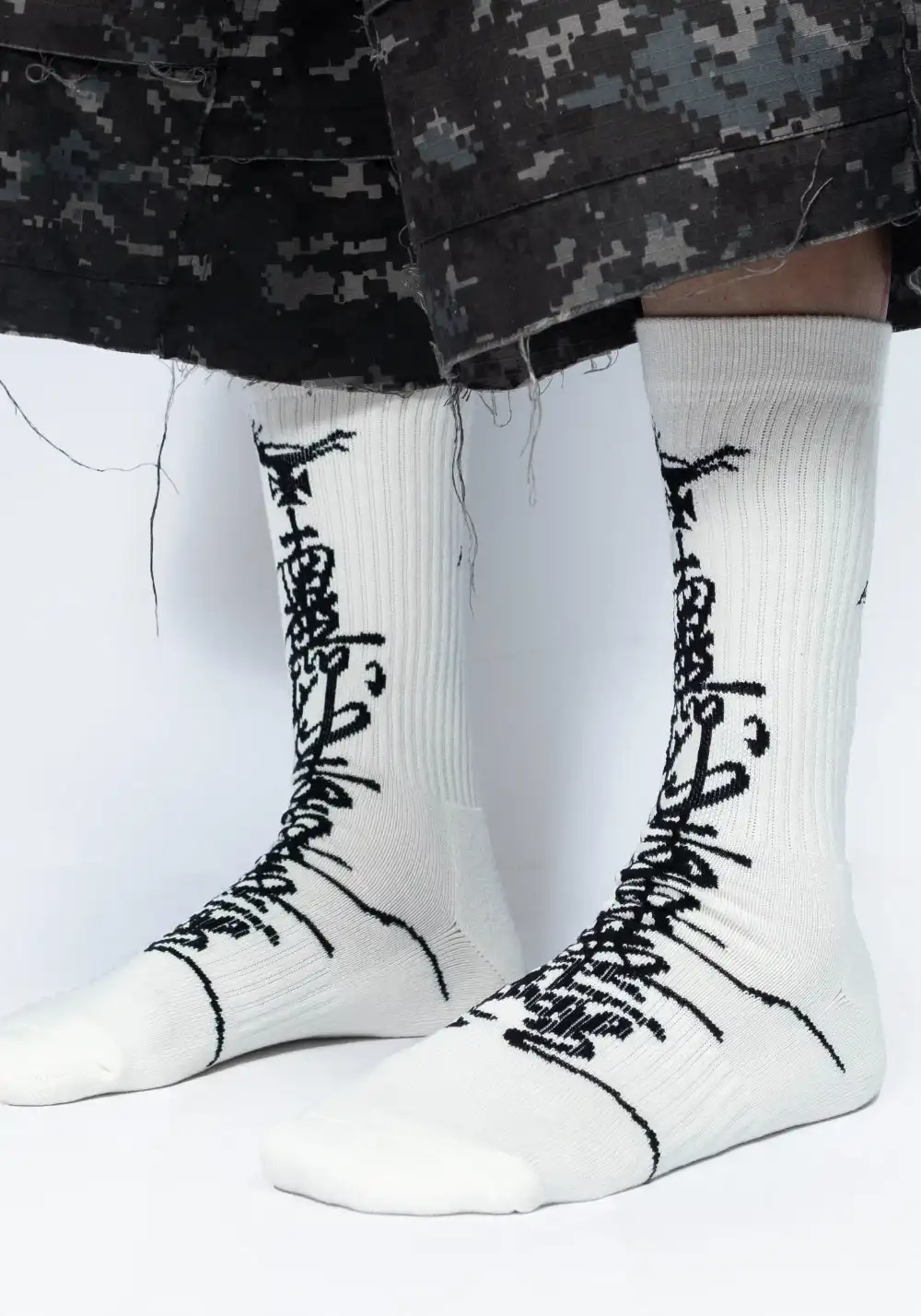 FVVO丨“ ART IS NOT A CRIME ” SOCKS-White