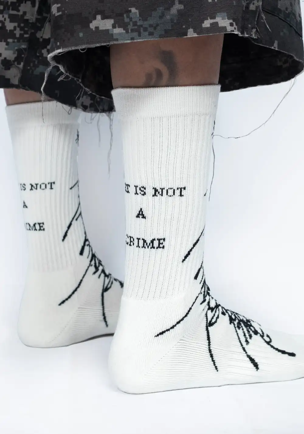 FVVO丨“ ART IS NOT A CRIME ” SOCKS-White