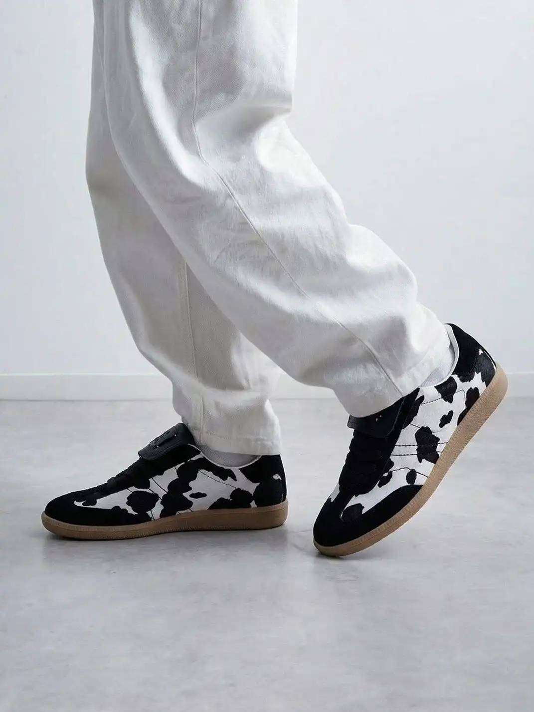 BellaLily丨Milk Print Casual Sneakers-Vintage Style-Black