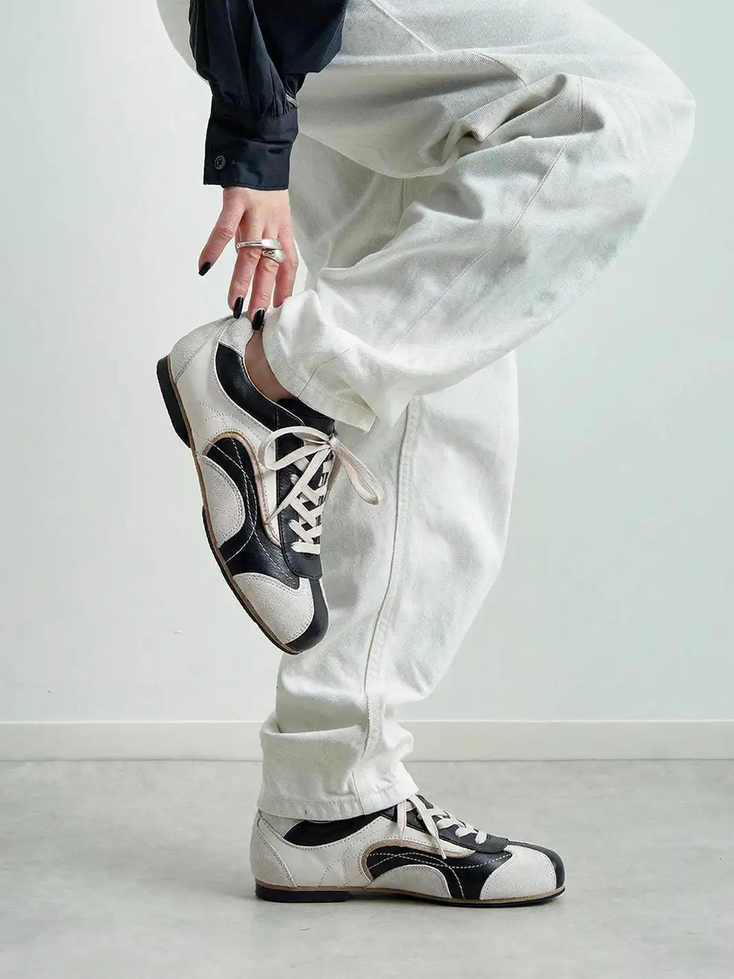 BellaLily丨Leather-Paneled Minimalist Training Shoes-Black&Apricot