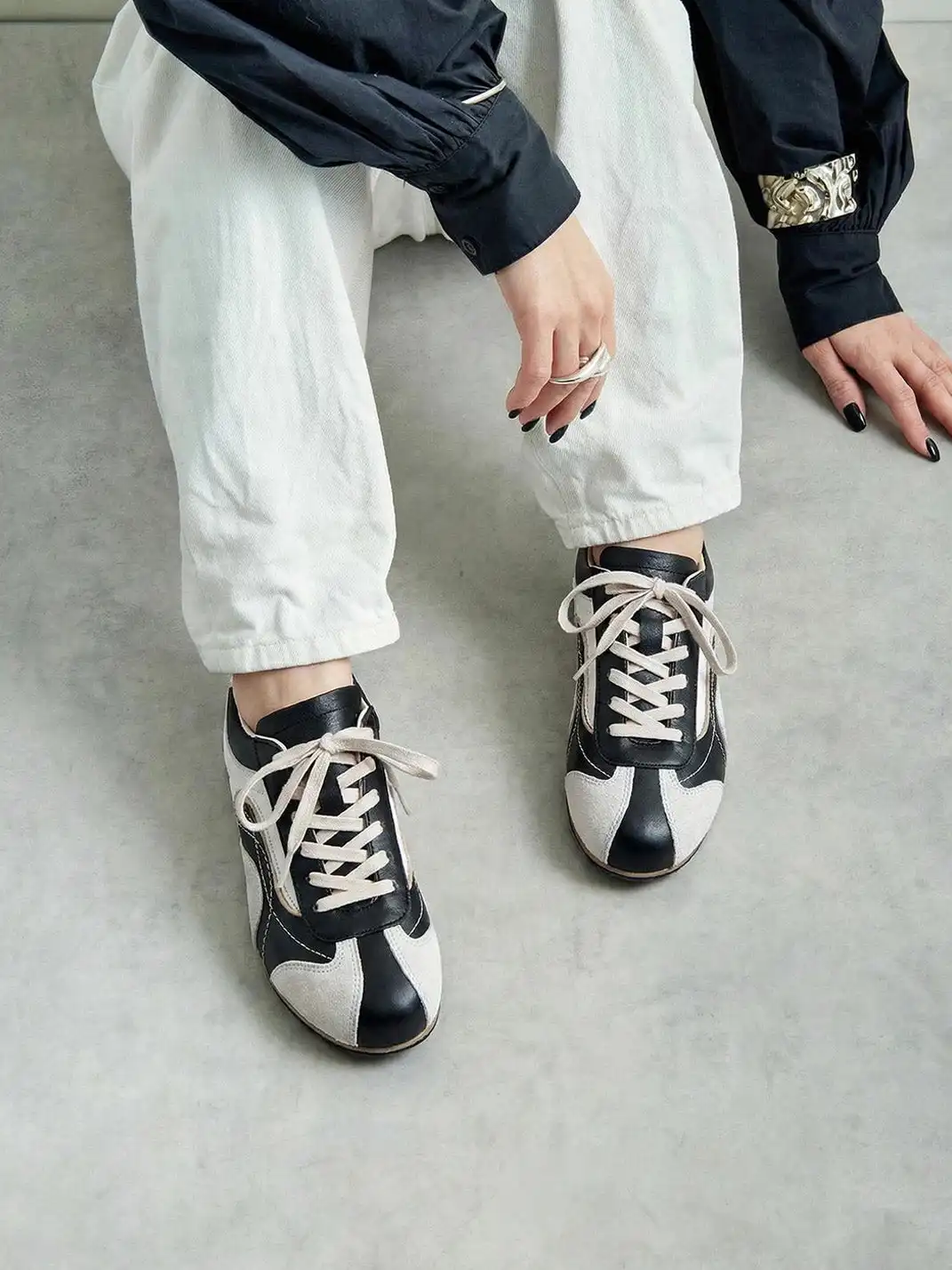 BellaLily丨Leather-Paneled Minimalist Training Shoes-Black&Apricot
