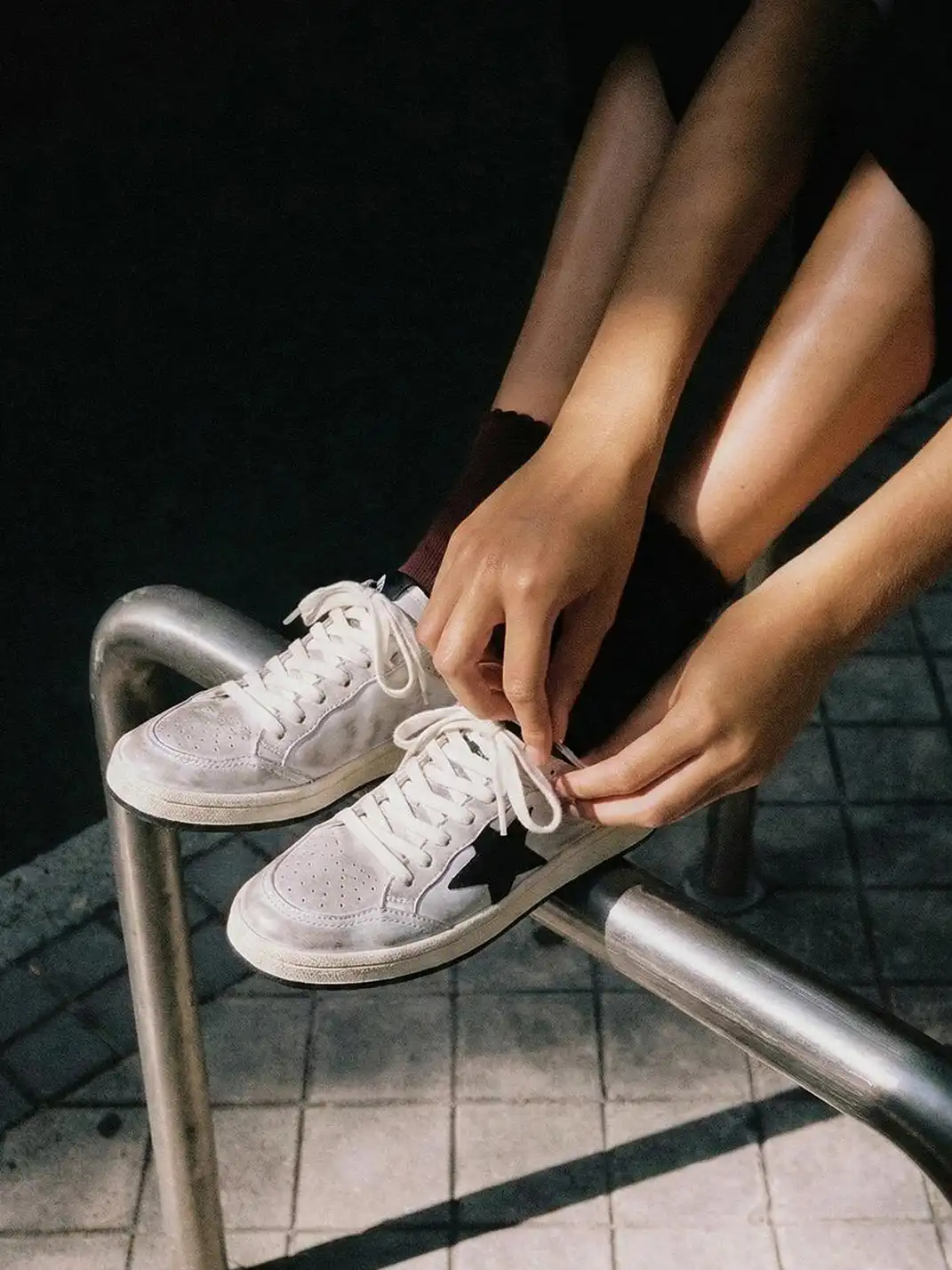 BellaLily丨Distressed Star-Embellished Dirty Sneakers-Gray