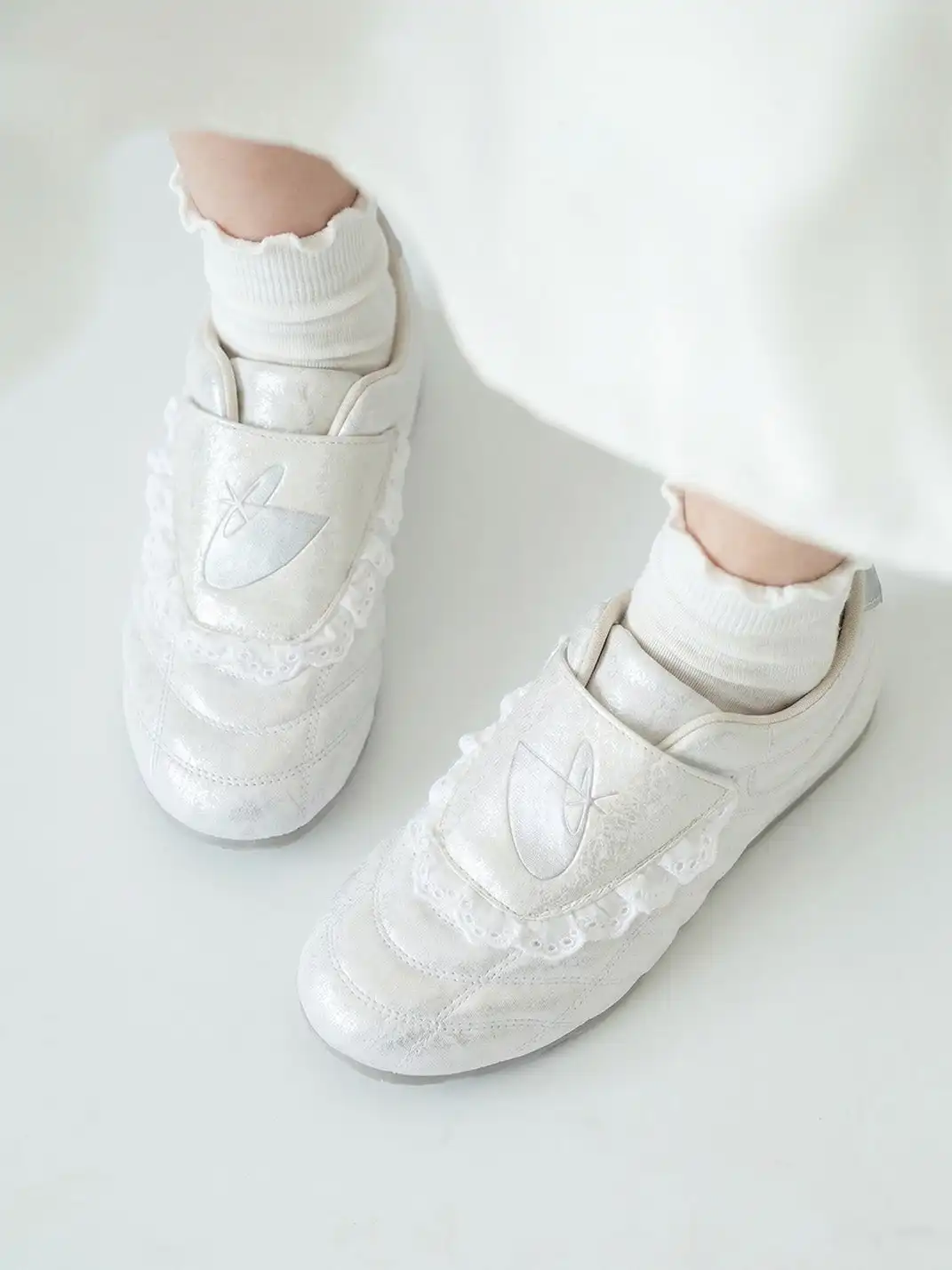 LeStream | Diamond-Studded Slip-On Sneakers 