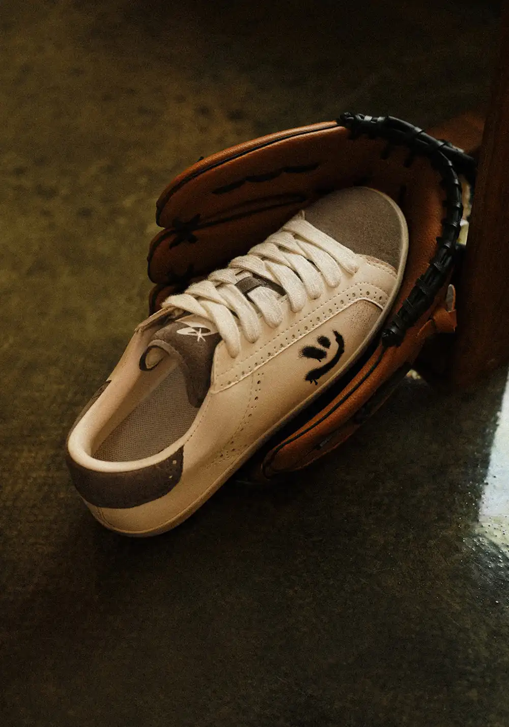 LeStream | Distressed Smile Casual Sneakers