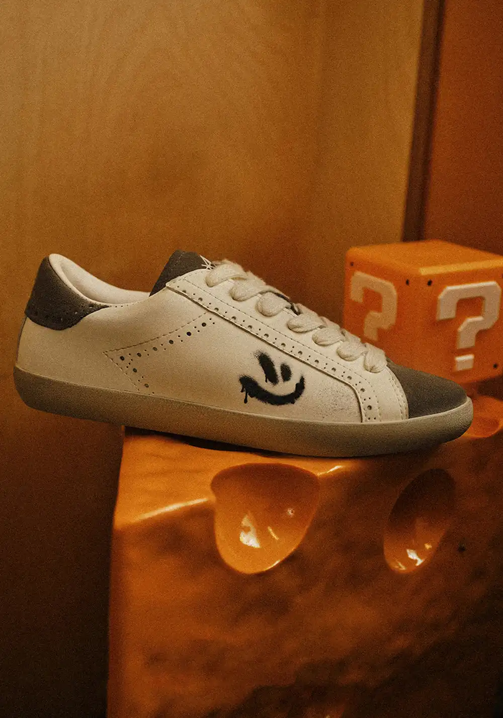 LeStream | Distressed Smile Casual Sneakers