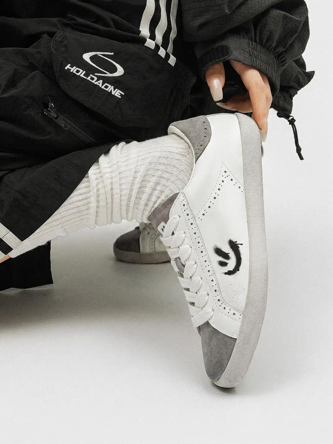 LeStream | Distressed Smile Casual Sneakers