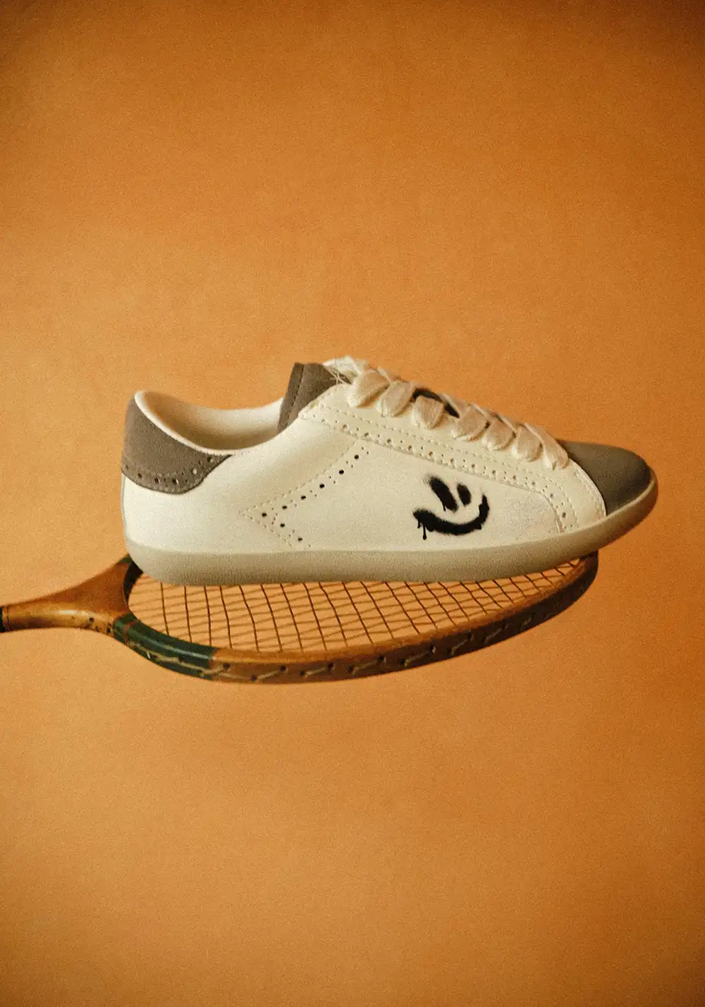 LeStream | Distressed Smile Casual Sneakers