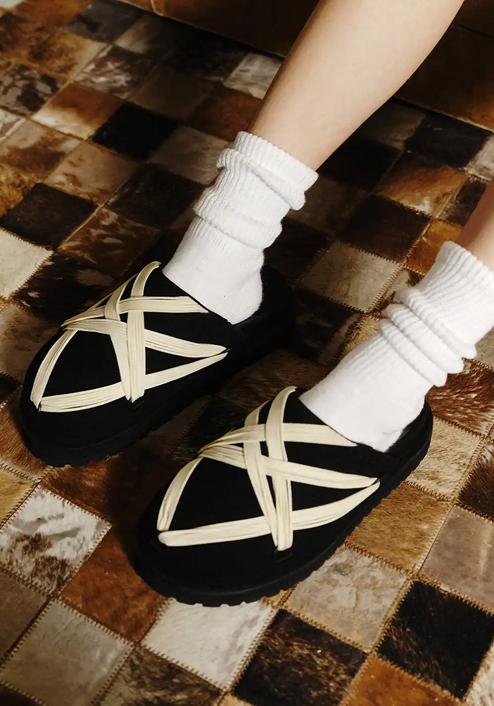 LeStream | Black Strapped Platform Slides 