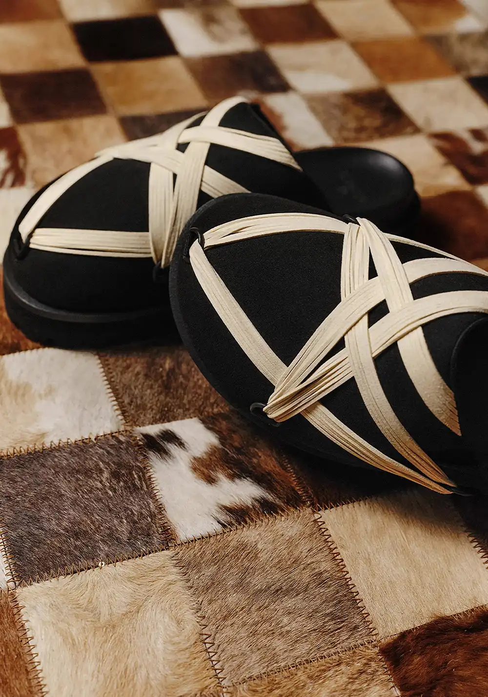 LeStream | Black Strapped Platform Slides 
