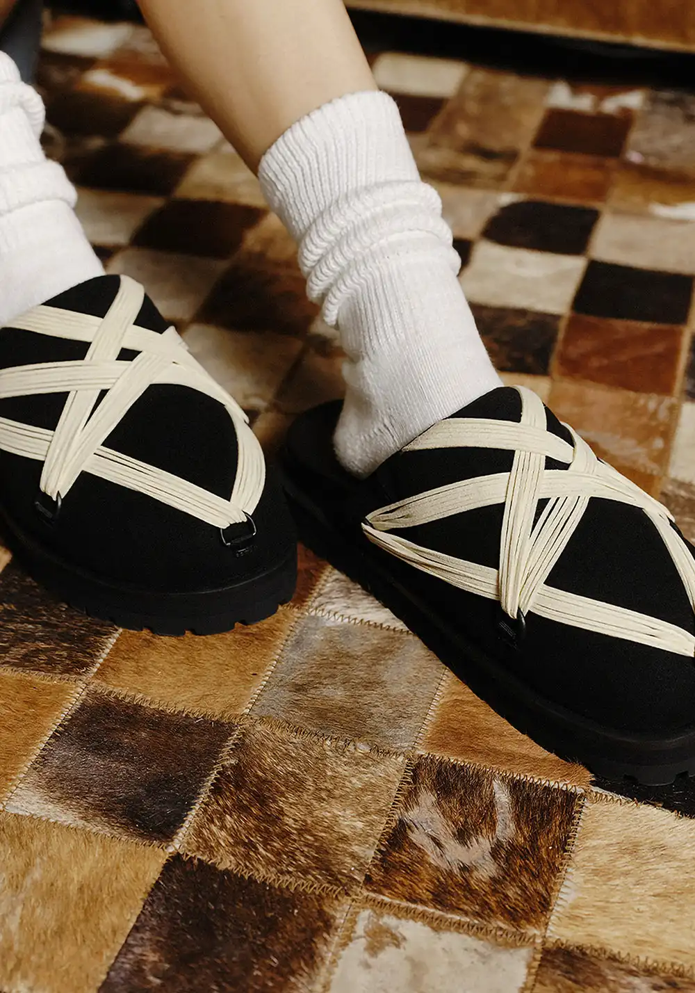 LeStream | Black Strapped Platform Slides 