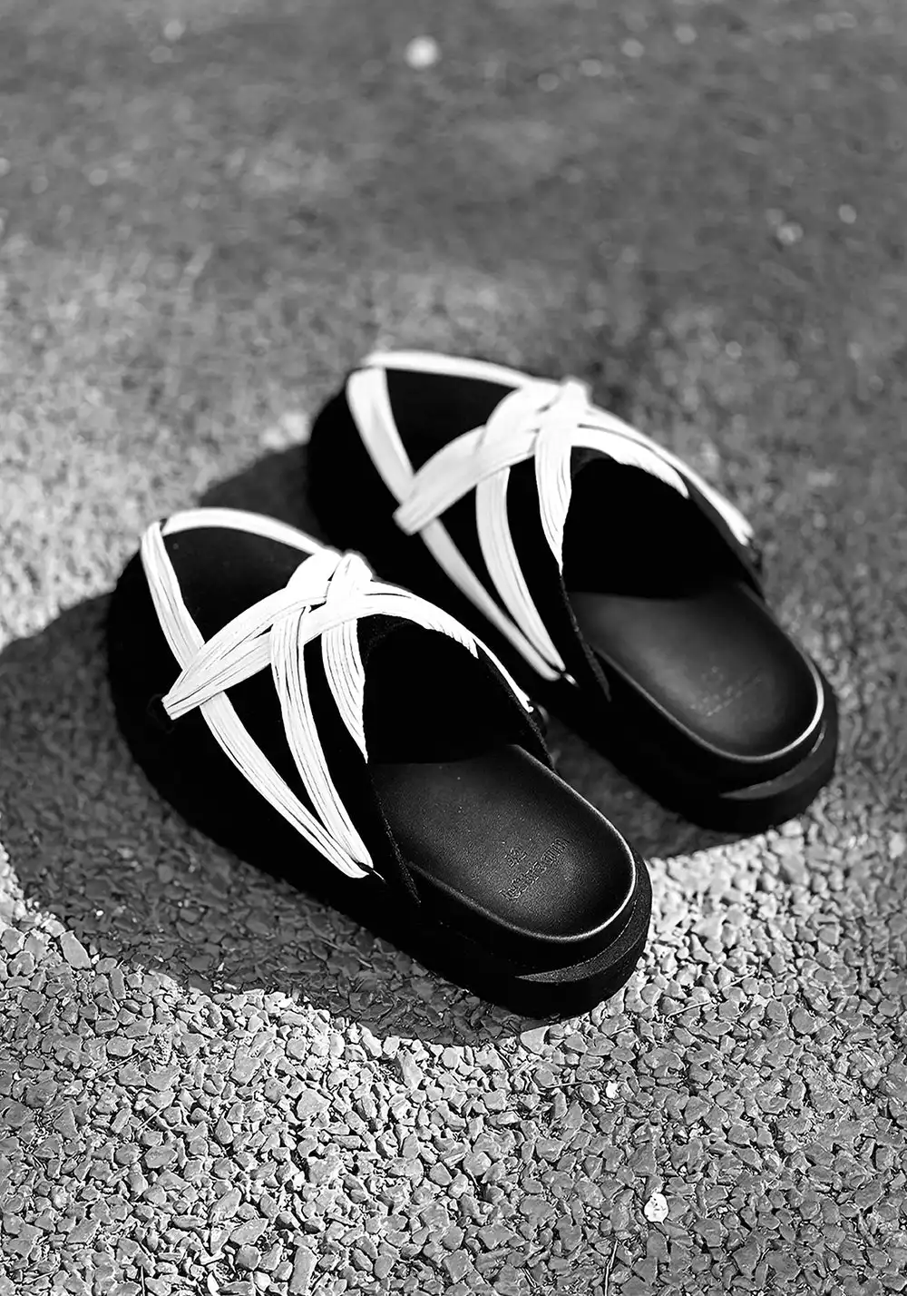 LeStream | Black Strapped Platform Slides 