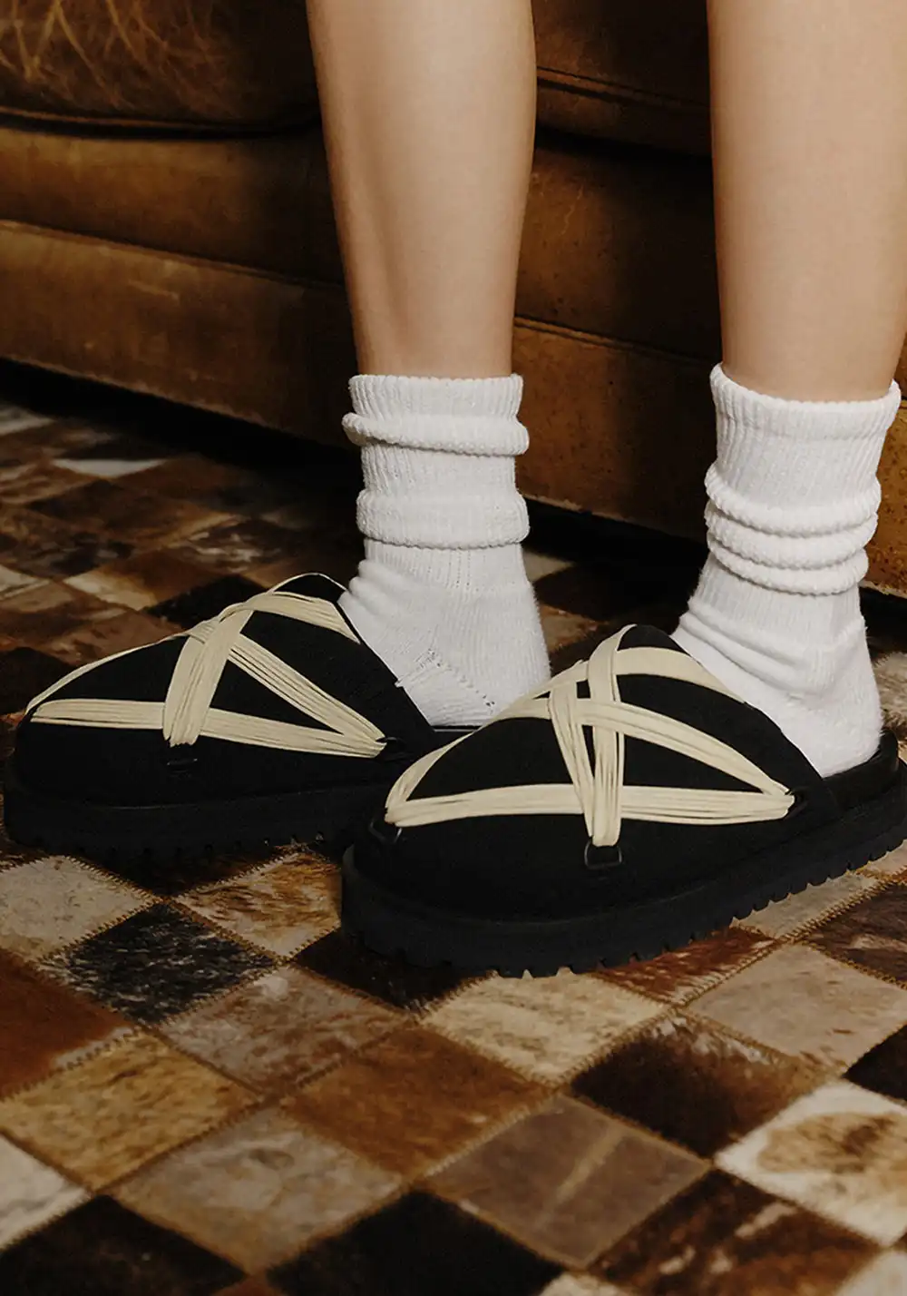 LeStream | Black Strapped Platform Slides 