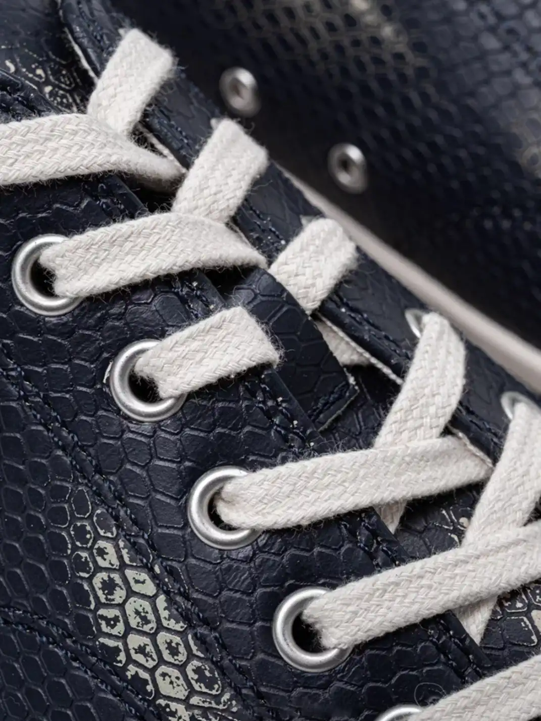 T/C MADE│030 Snake-Pattern Cowhide Low-Top Smiley Canvas Sneakers-Black & Blue