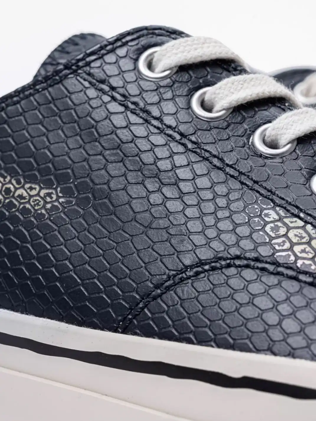 T/C MADE│030 Snake-Pattern Cowhide Low-Top Smiley Canvas Sneakers-Black & Blue