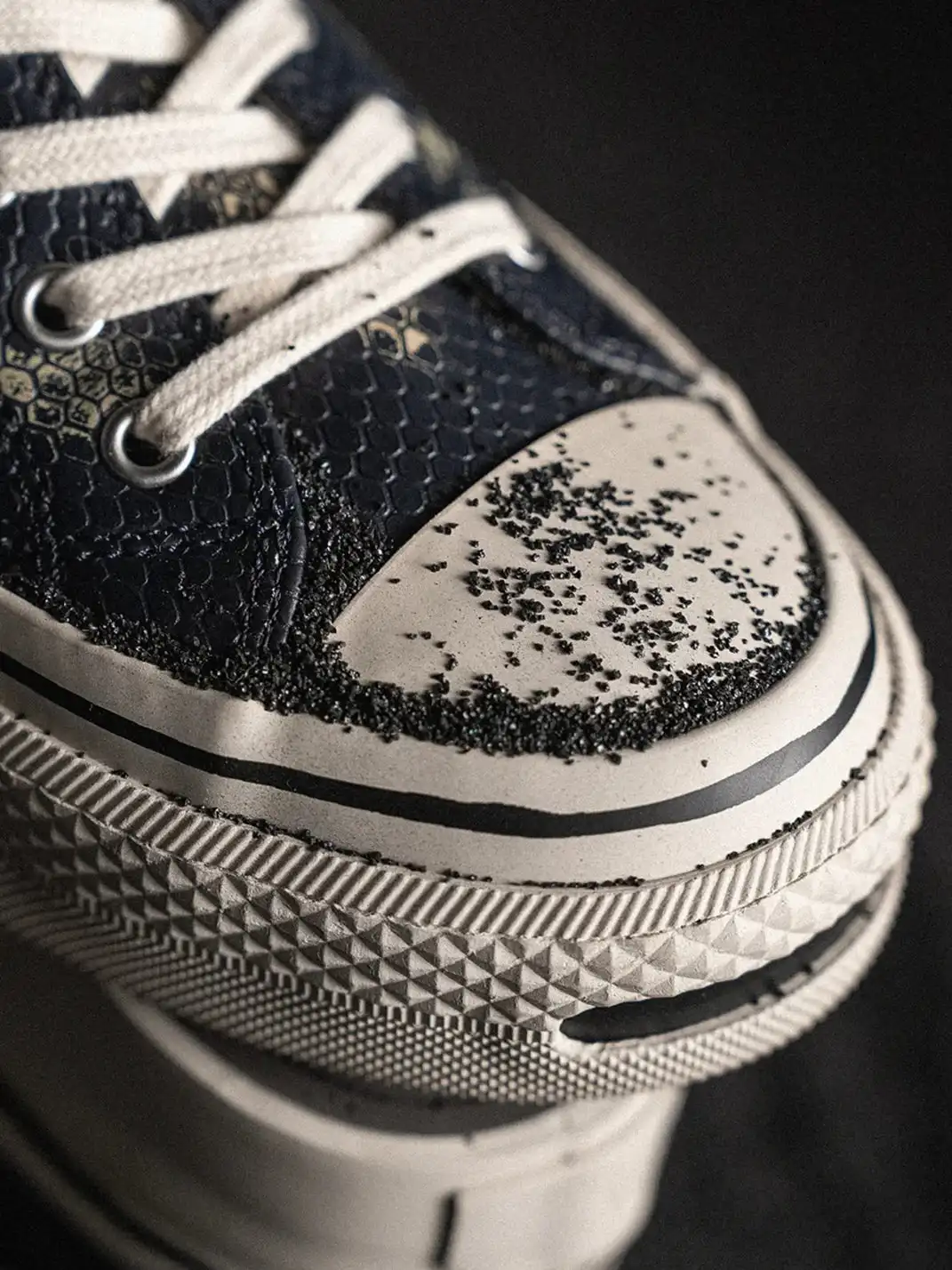 T/C MADE│030 Snake-Pattern Cowhide Low-Top Smiley Canvas Sneakers-Black & Blue