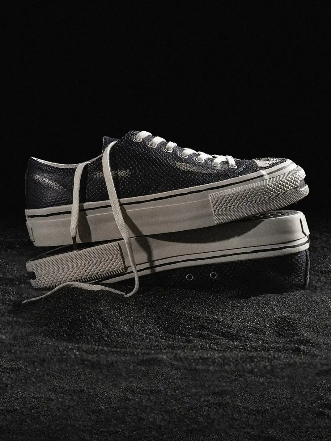 T/C MADE│030 Snake-Pattern Cowhide Low-Top Smiley Canvas Sneakers-Black & Blue