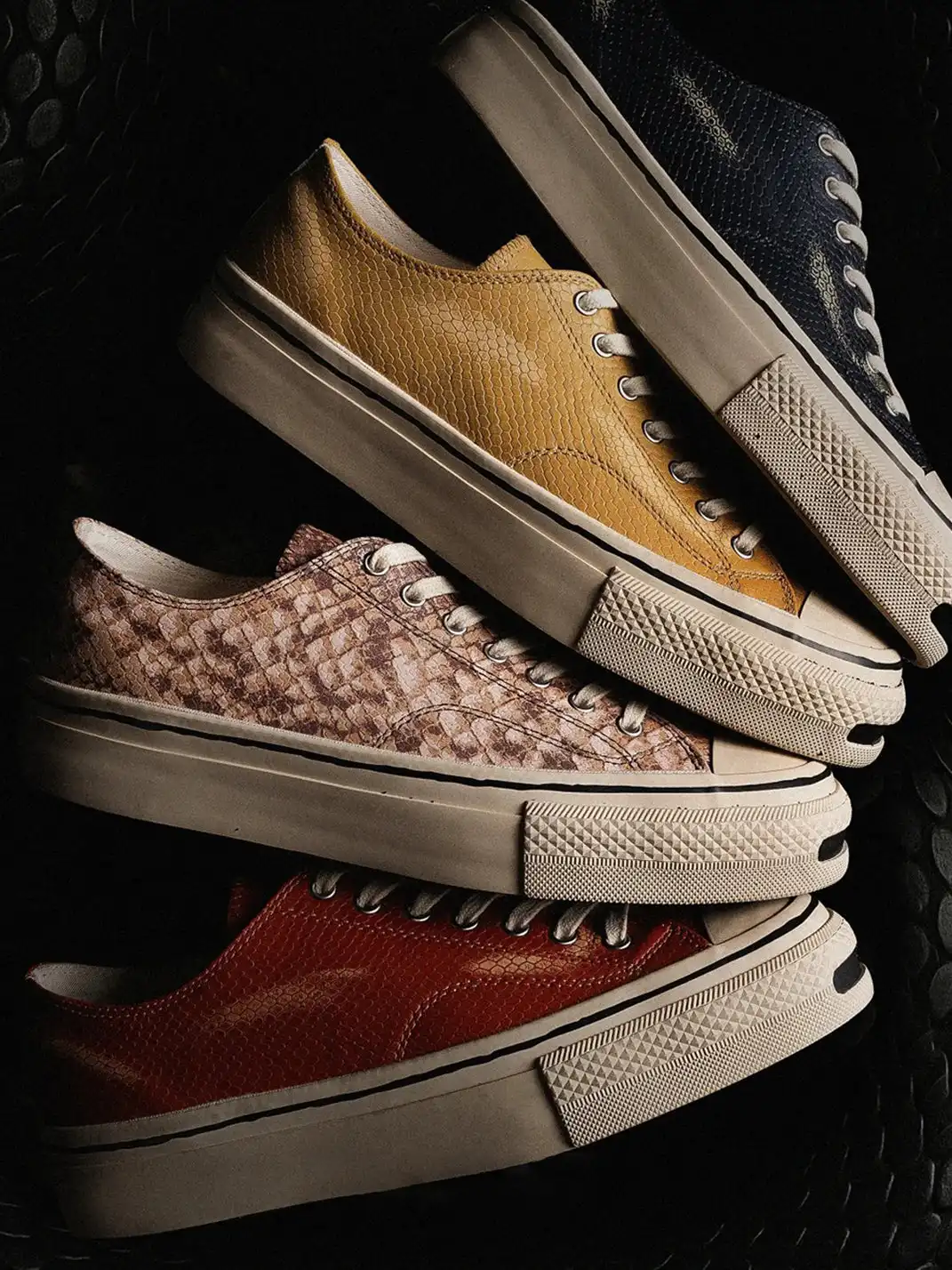 T/C MADE│030 Snake-Pattern Cowhide Low-Top Smiley Canvas Sneakers-Textured Color