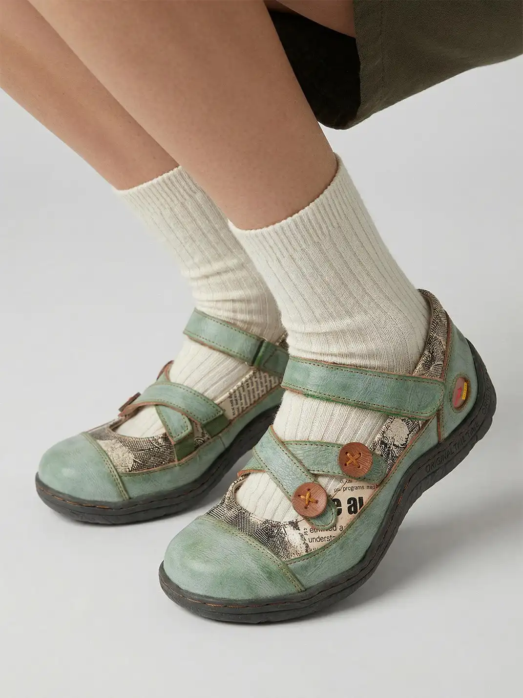 TMA EYES | Cross Strap Button Flat Leather Shoes