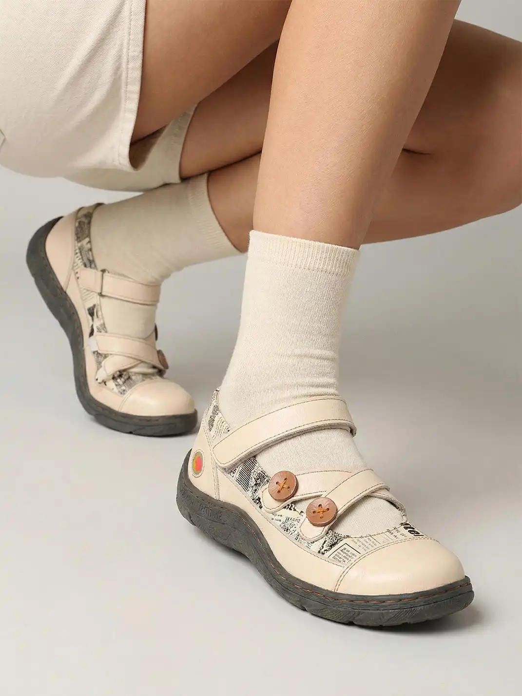 TMA EYES | Cross Strap Button Flat Leather Shoes