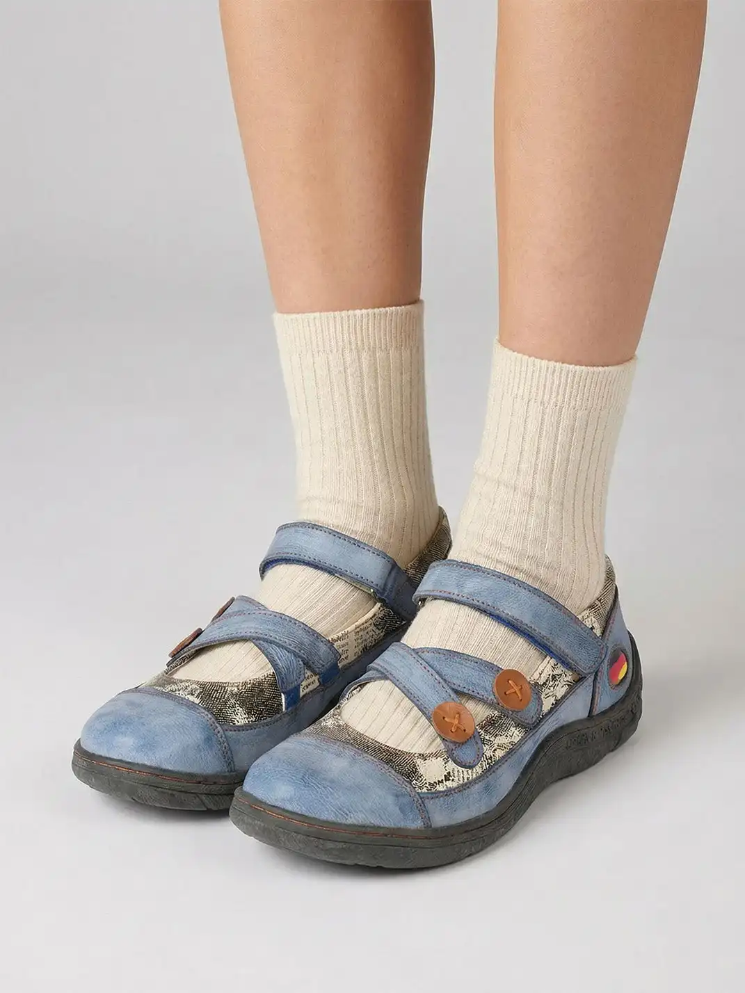 TMA EYES | Cross Strap Button Flat Leather Shoes