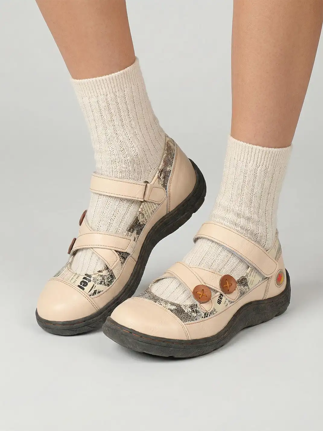 TMA EYES | Cross Strap Button Flat Leather Shoes
