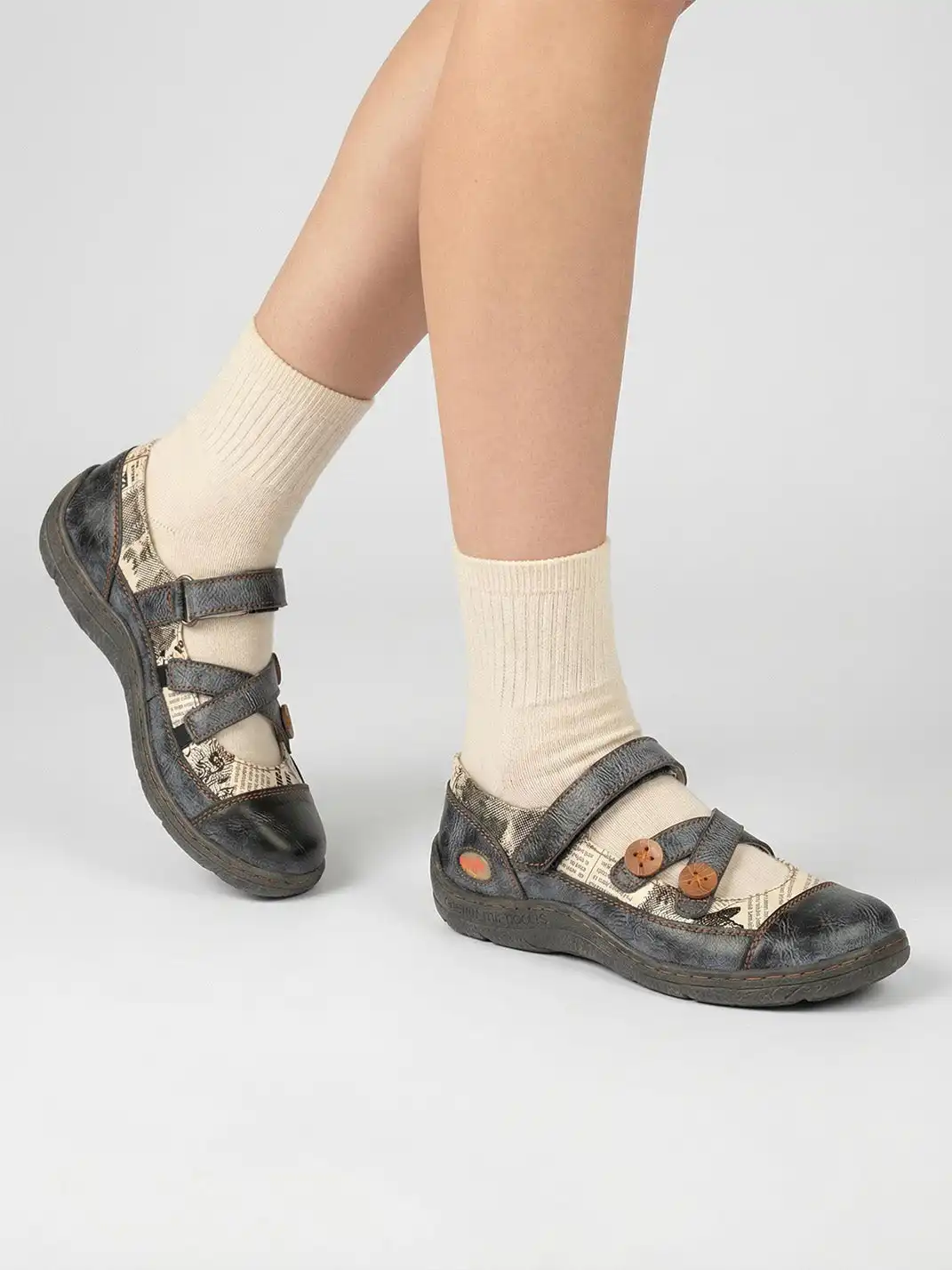 TMA EYES | Cross Strap Button Flat Leather Shoes
