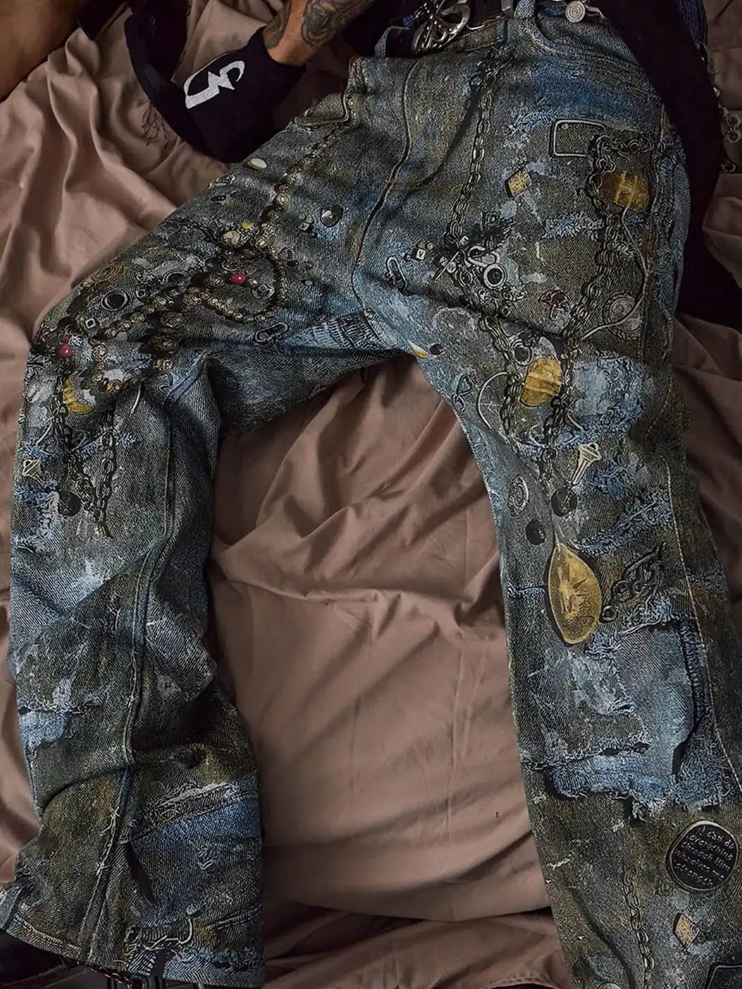 DND4DES | Distressed Chain Print Straight Jeans