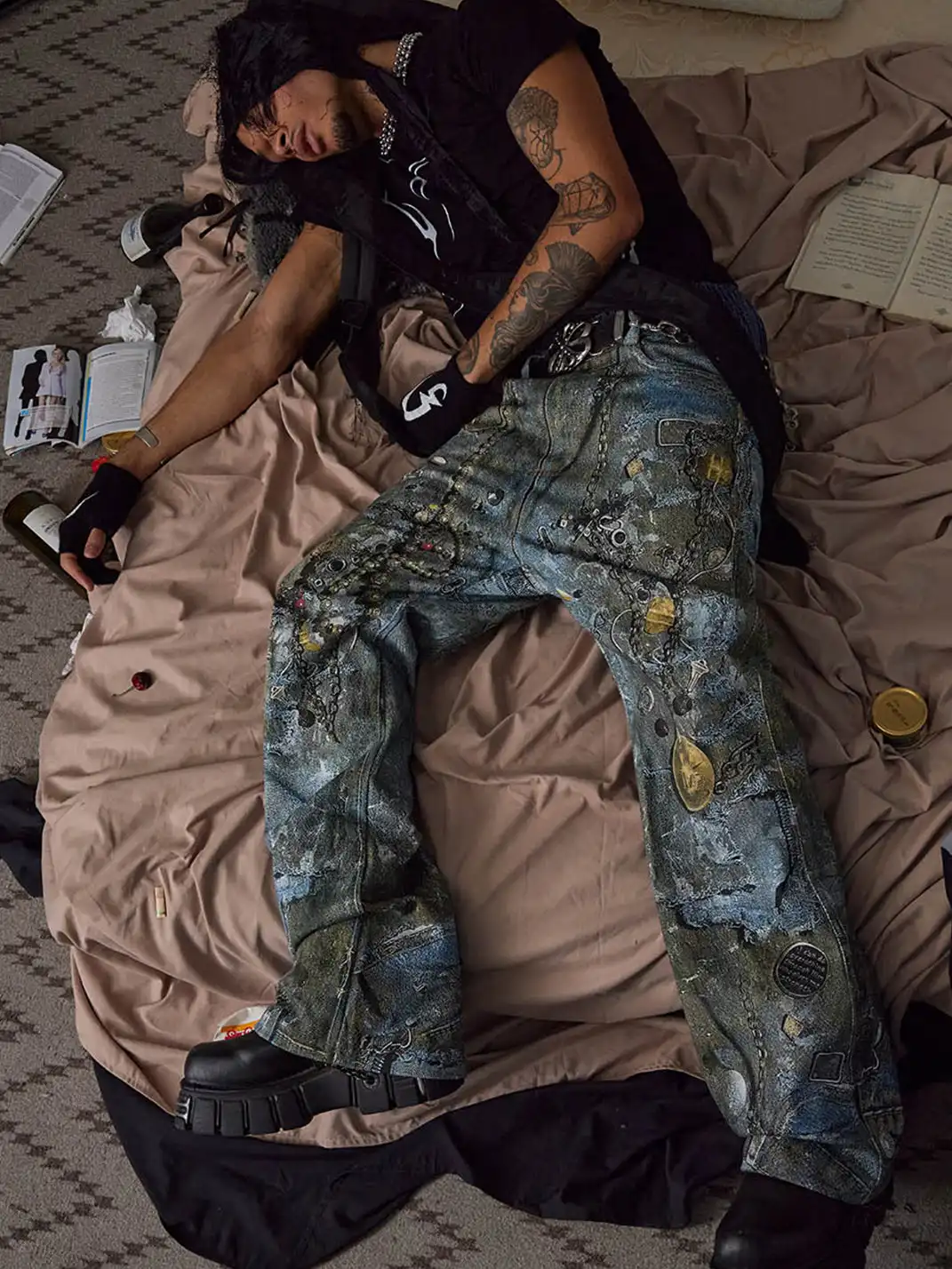 DND4DES | Distressed Chain Print Straight Jeans