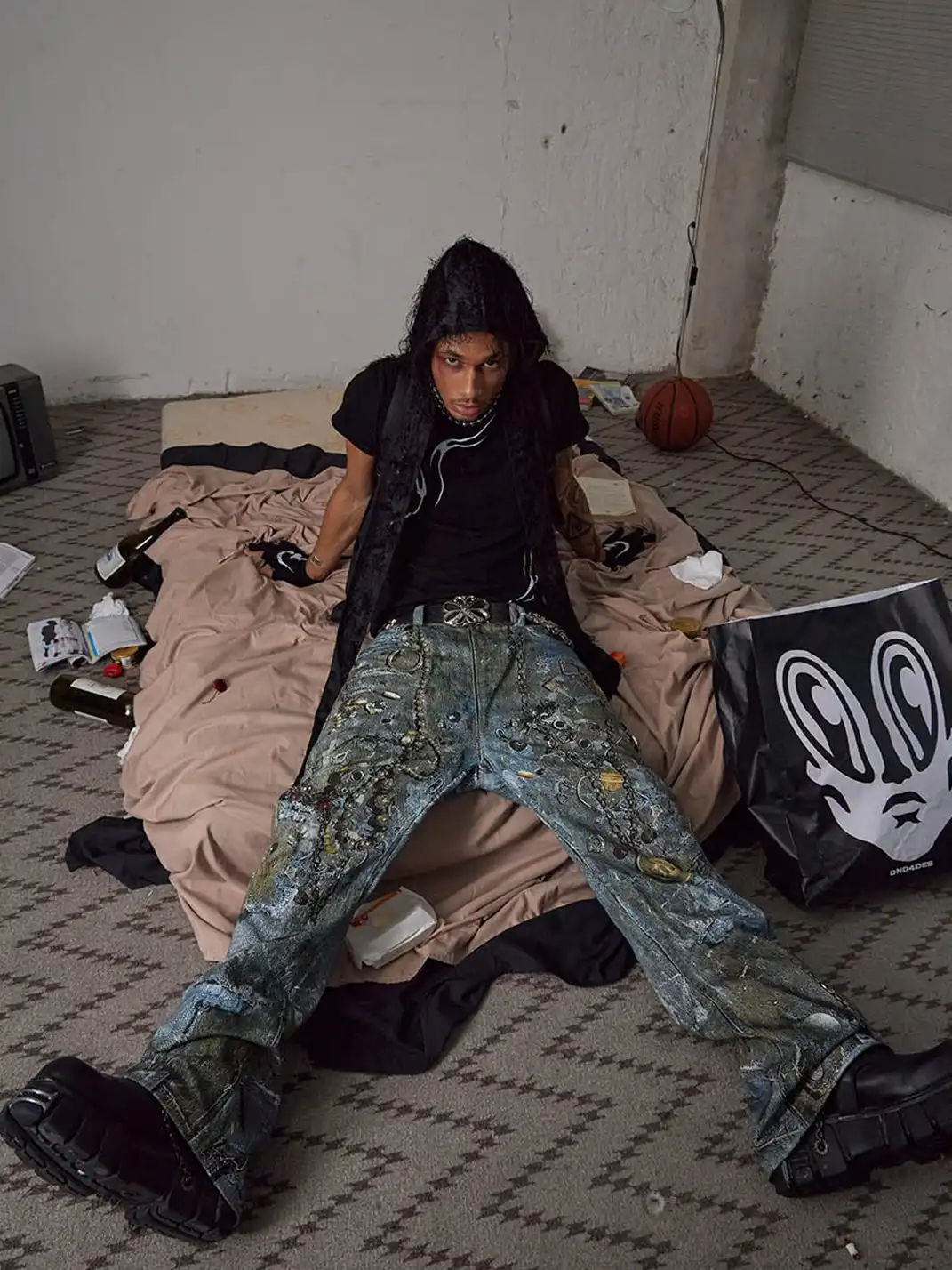 DND4DES | Distressed Chain Print Straight Jeans