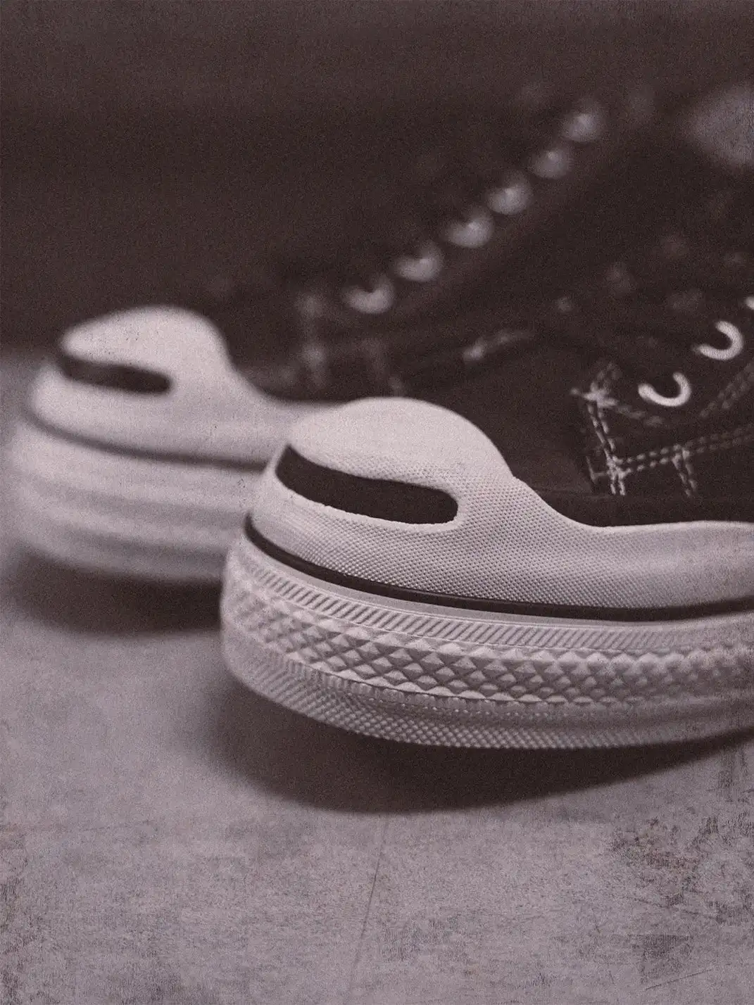 T/C MADEā016b Classic Jack Purcell Style Smiley-Toe Canvas Sneakers-Black