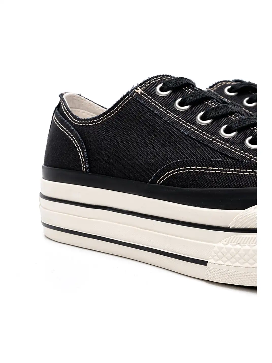 T/C MADEā016b Classic Jack Purcell Style Smiley-Toe Canvas Sneakers-Black