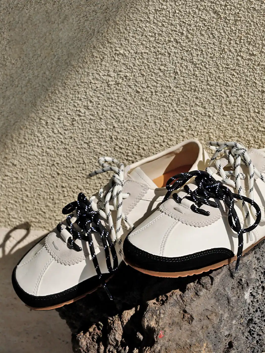 FAN ROMANCEāBallet Style Retro Leather White Sneakers